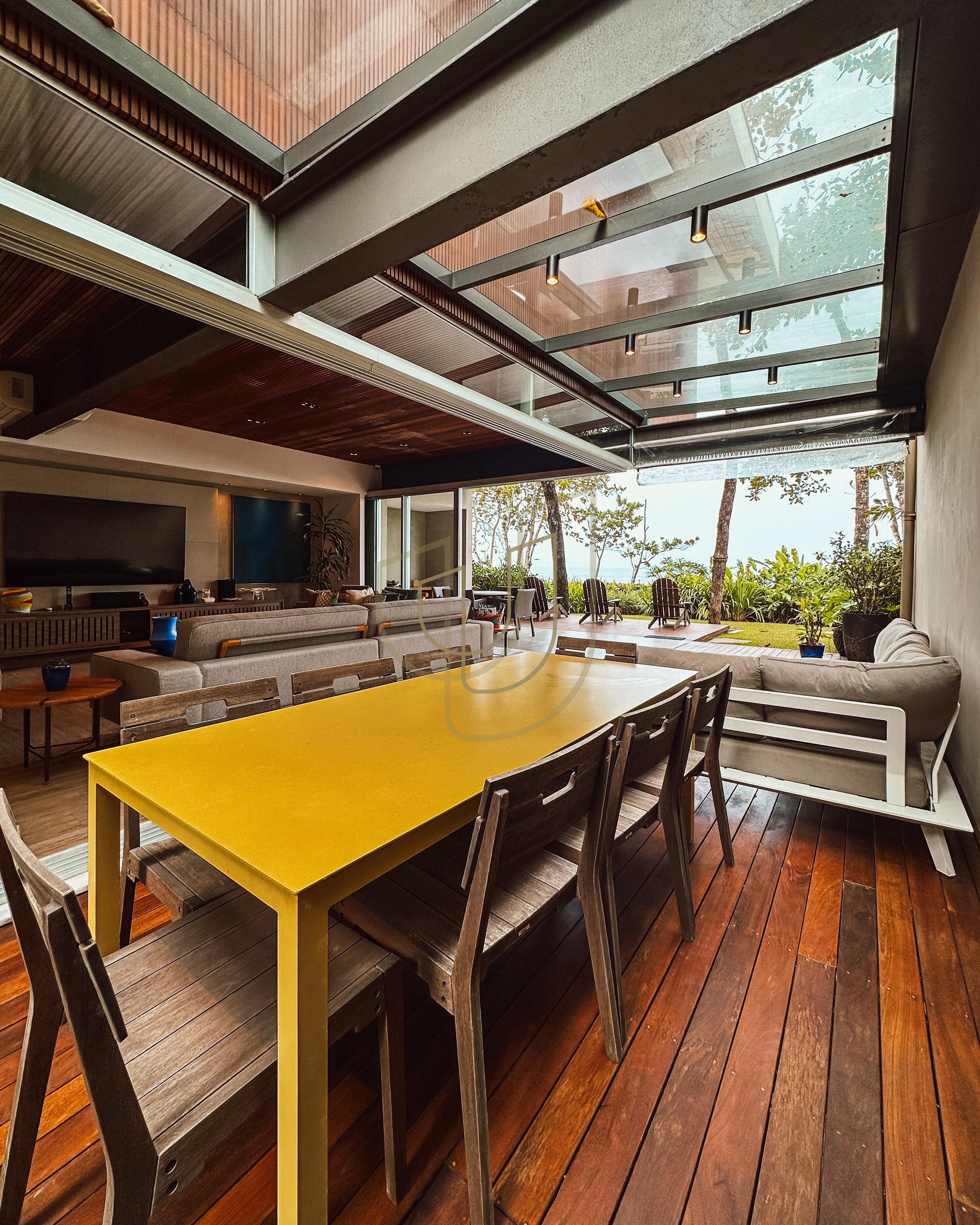 Sobrado sofisticado e P&eacute; na Areia com 5 su&iacute;tes na Praia de Camburi - S&atilde;o Sebasti&atilde;o/SP  São Sebastião - 