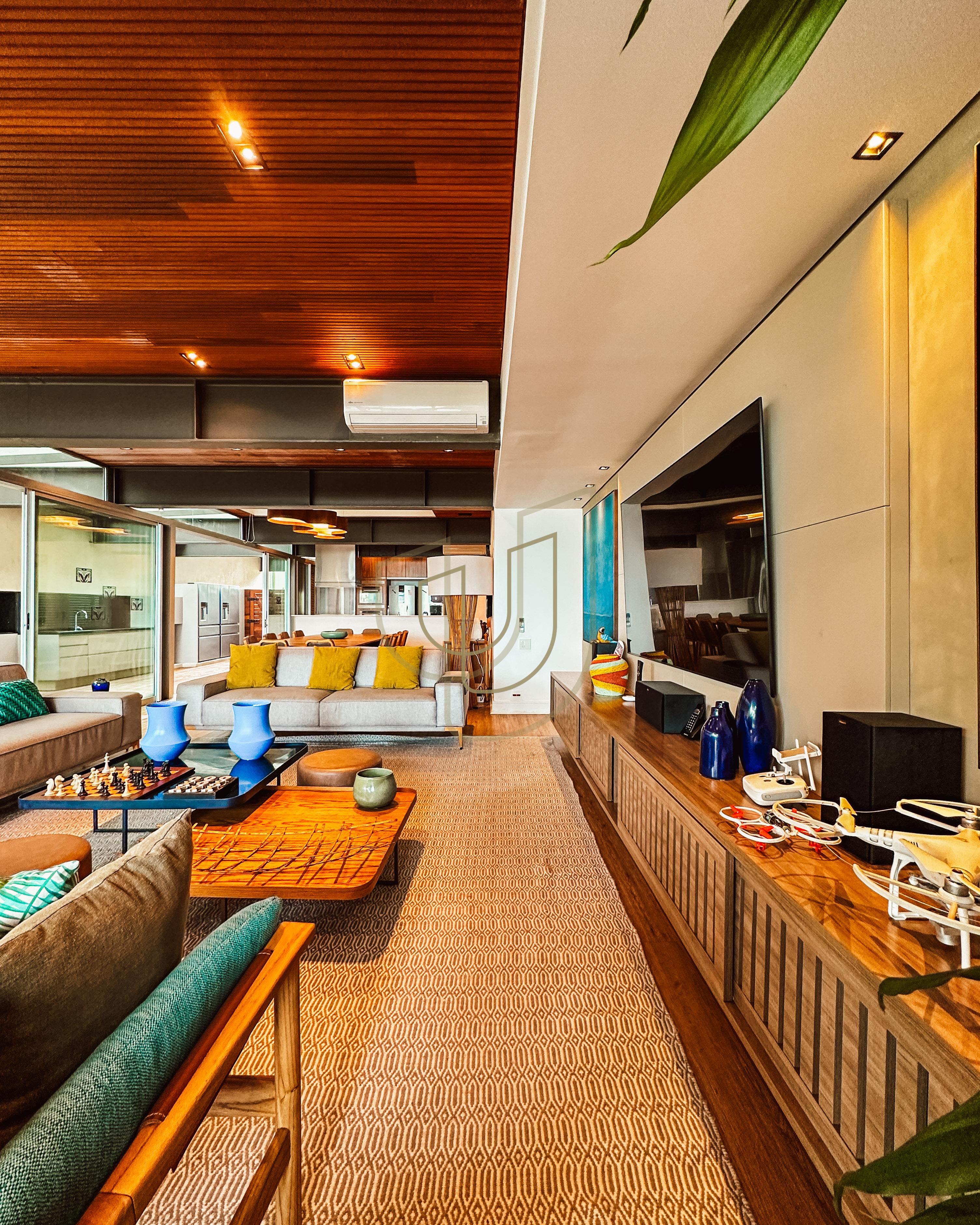 Sobrado sofisticado e P&eacute; na Areia com 5 su&iacute;tes na Praia de Camburi - S&atilde;o Sebasti&atilde;o/SP  São Sebastião - 