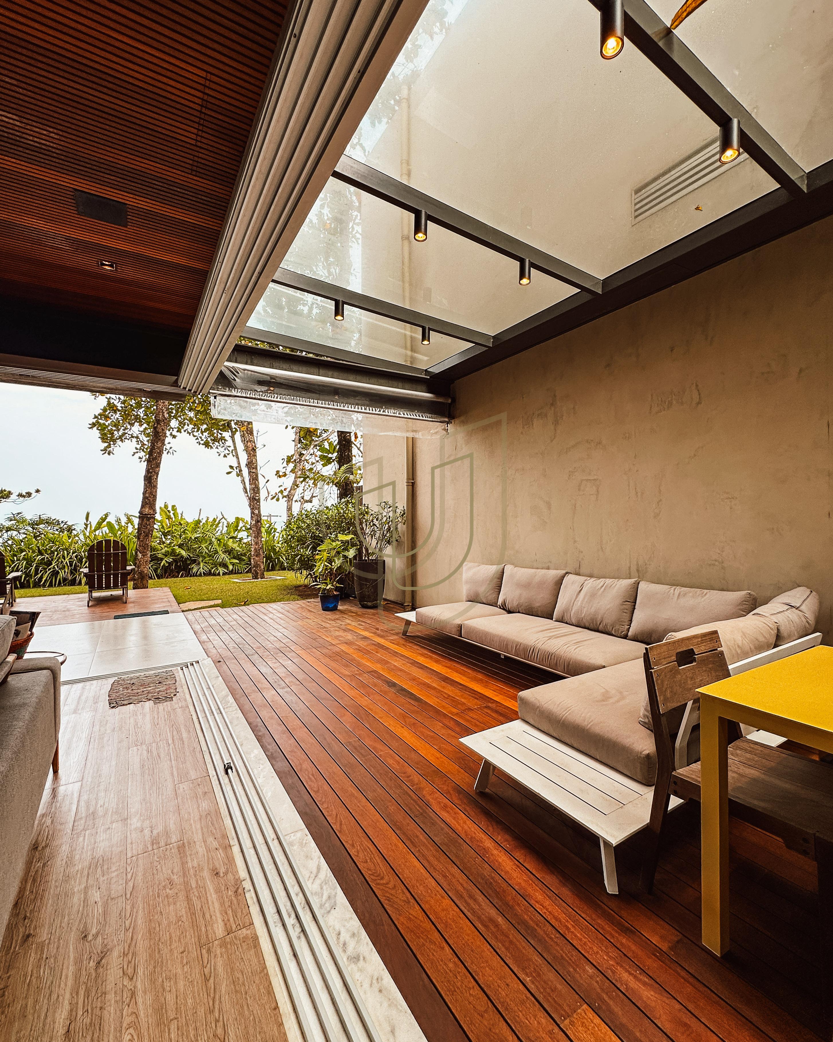 Sobrado sofisticado e P&eacute; na Areia com 5 su&iacute;tes na Praia de Camburi - S&atilde;o Sebasti&atilde;o/SP  São Sebastião - 