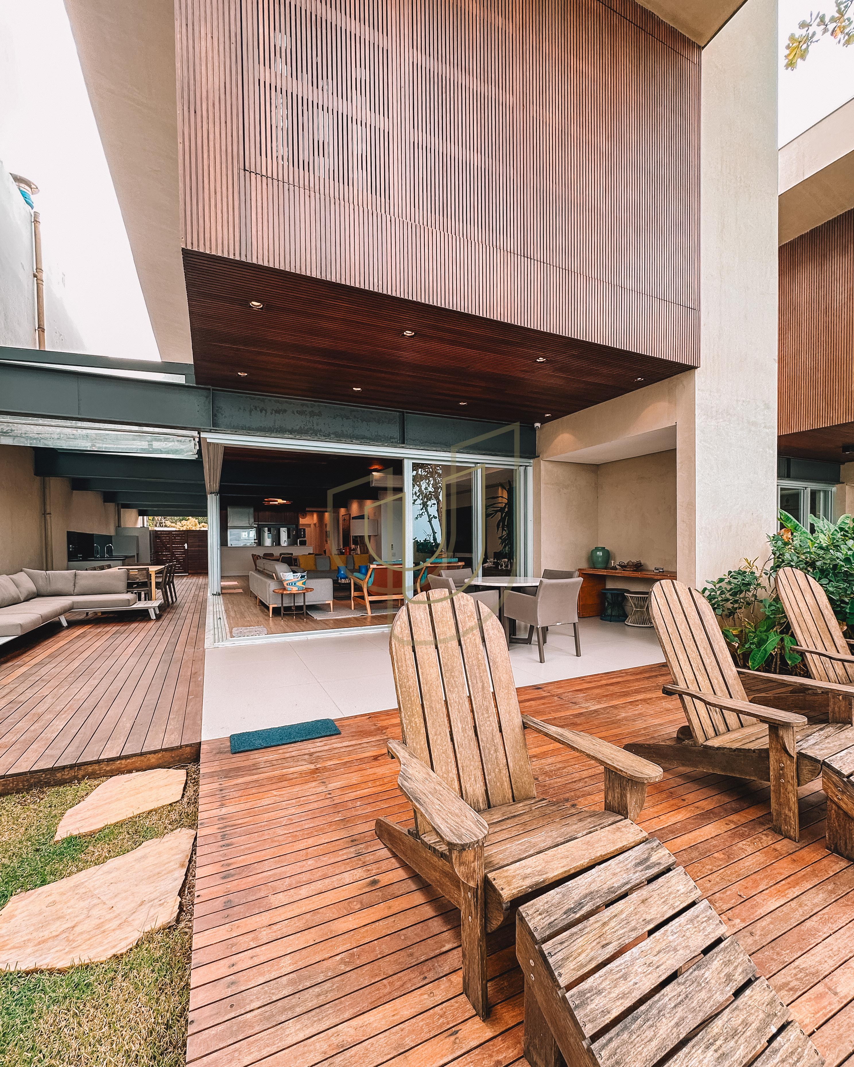 Sobrado sofisticado e P&eacute; na Areia com 5 su&iacute;tes na Praia de Camburi - S&atilde;o Sebasti&atilde;o/SP  São Sebastião - 