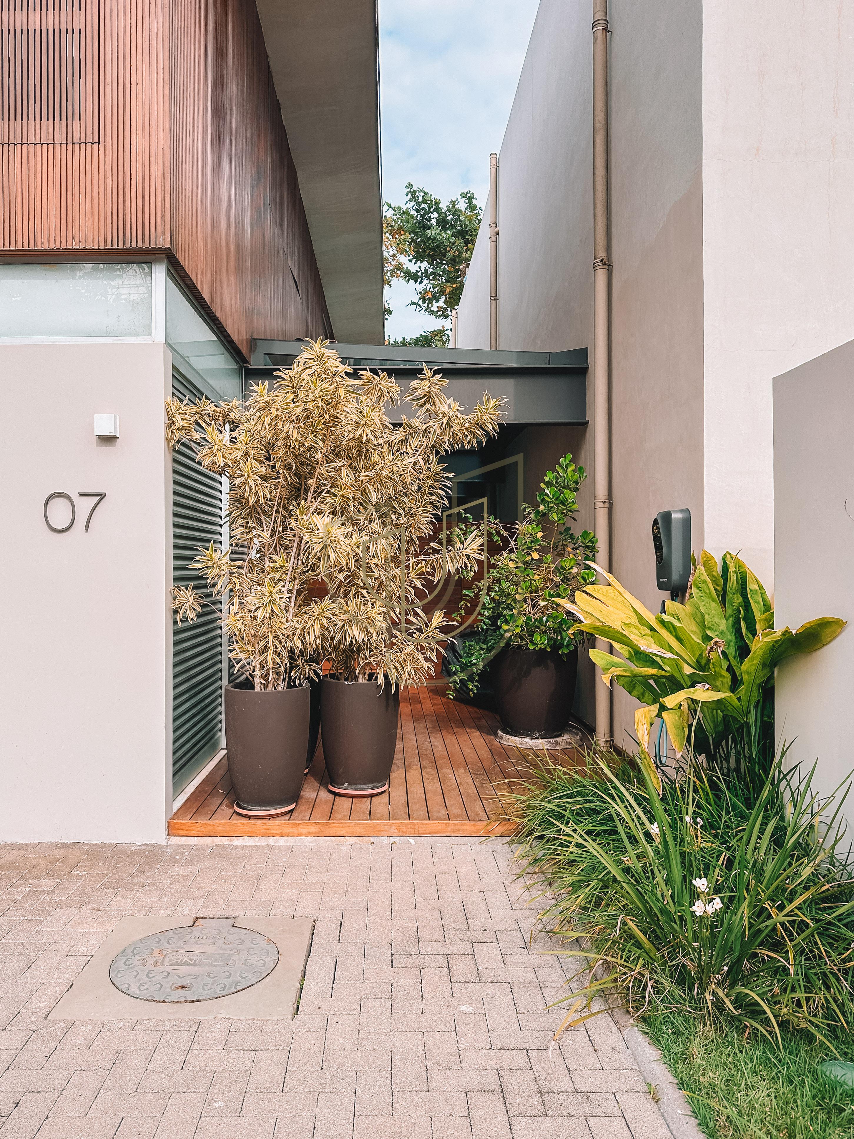 Sobrado sofisticado e P&eacute; na Areia com 5 su&iacute;tes na Praia de Camburi - S&atilde;o Sebasti&atilde;o/SP  São Sebastião - 
