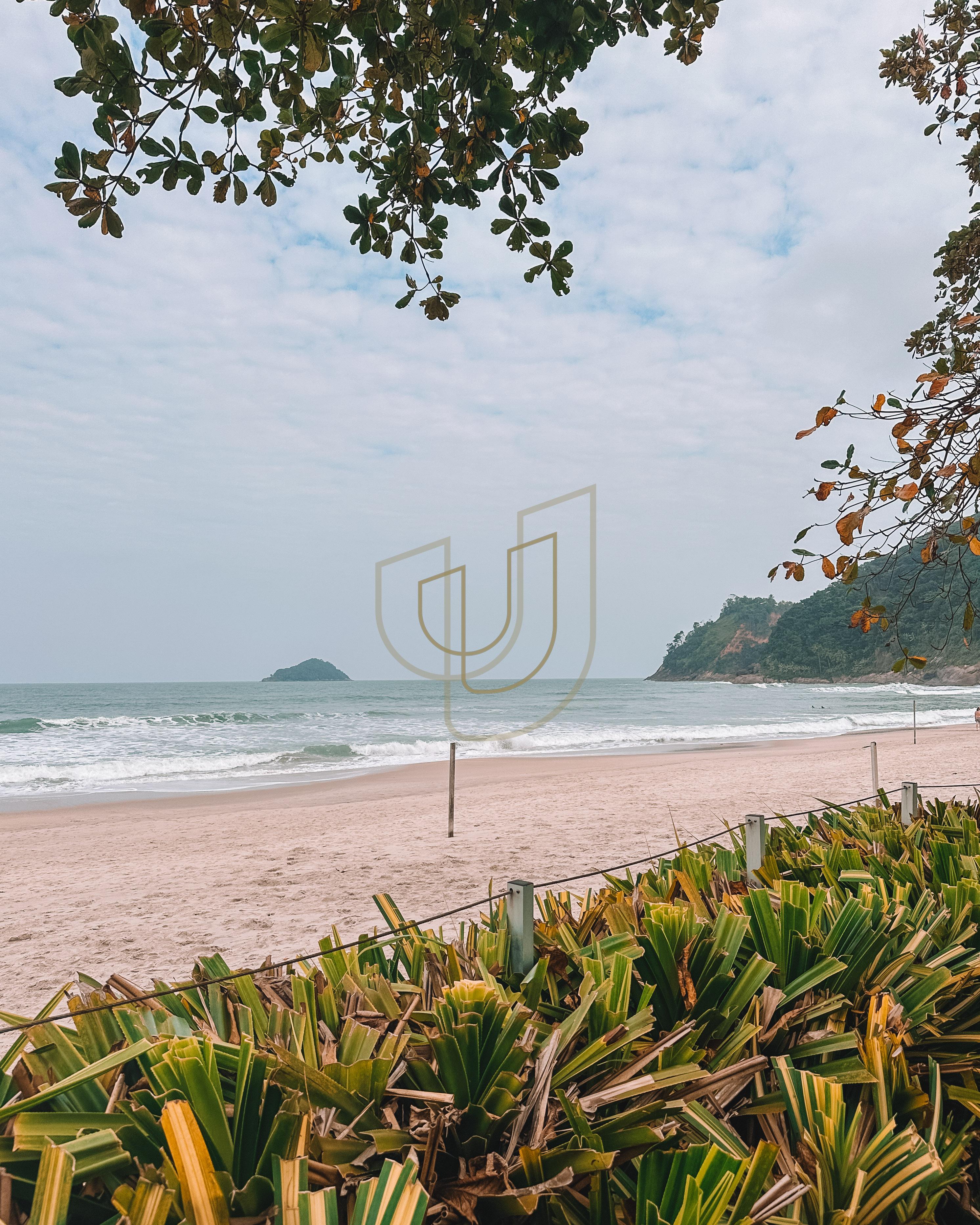 Sobrado sofisticado e P&eacute; na Areia com 5 su&iacute;tes na Praia de Camburi - S&atilde;o Sebasti&atilde;o/SP  São Sebastião - 