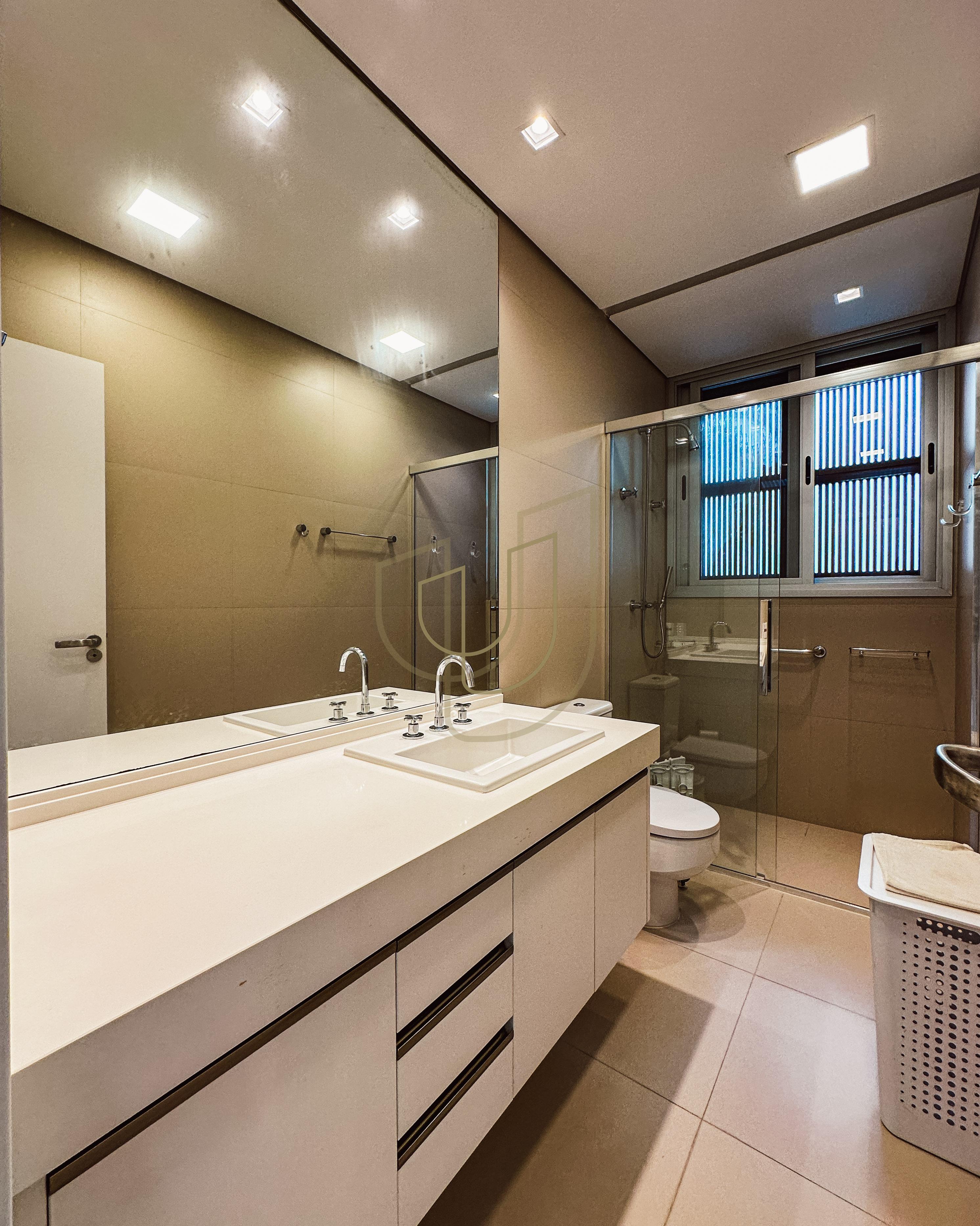 Sobrado sofisticado e P&eacute; na Areia com 5 su&iacute;tes na Praia de Camburi - S&atilde;o Sebasti&atilde;o/SP  São Sebastião - 