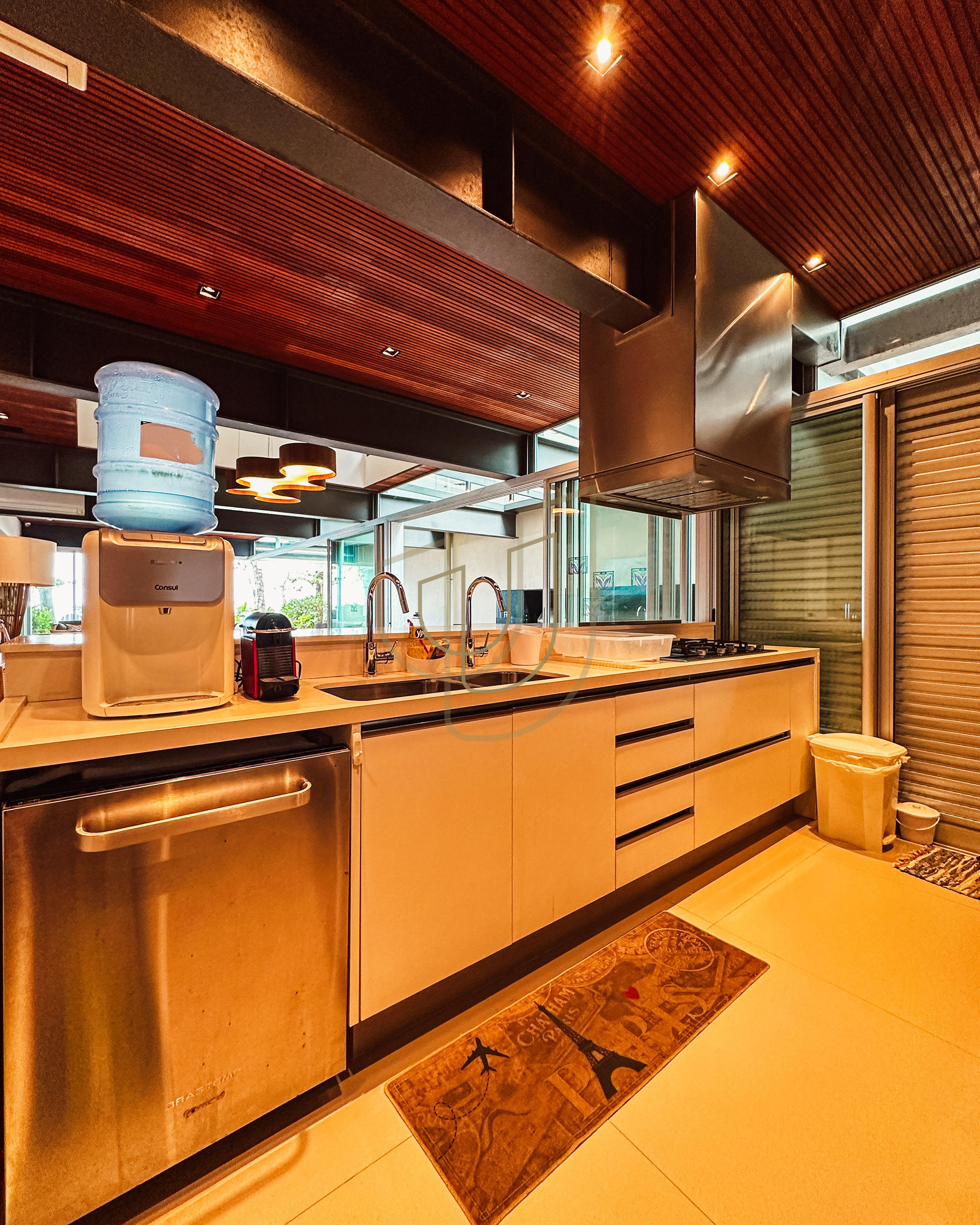 Sobrado sofisticado e P&eacute; na Areia com 5 su&iacute;tes na Praia de Camburi - S&atilde;o Sebasti&atilde;o/SP  São Sebastião - 