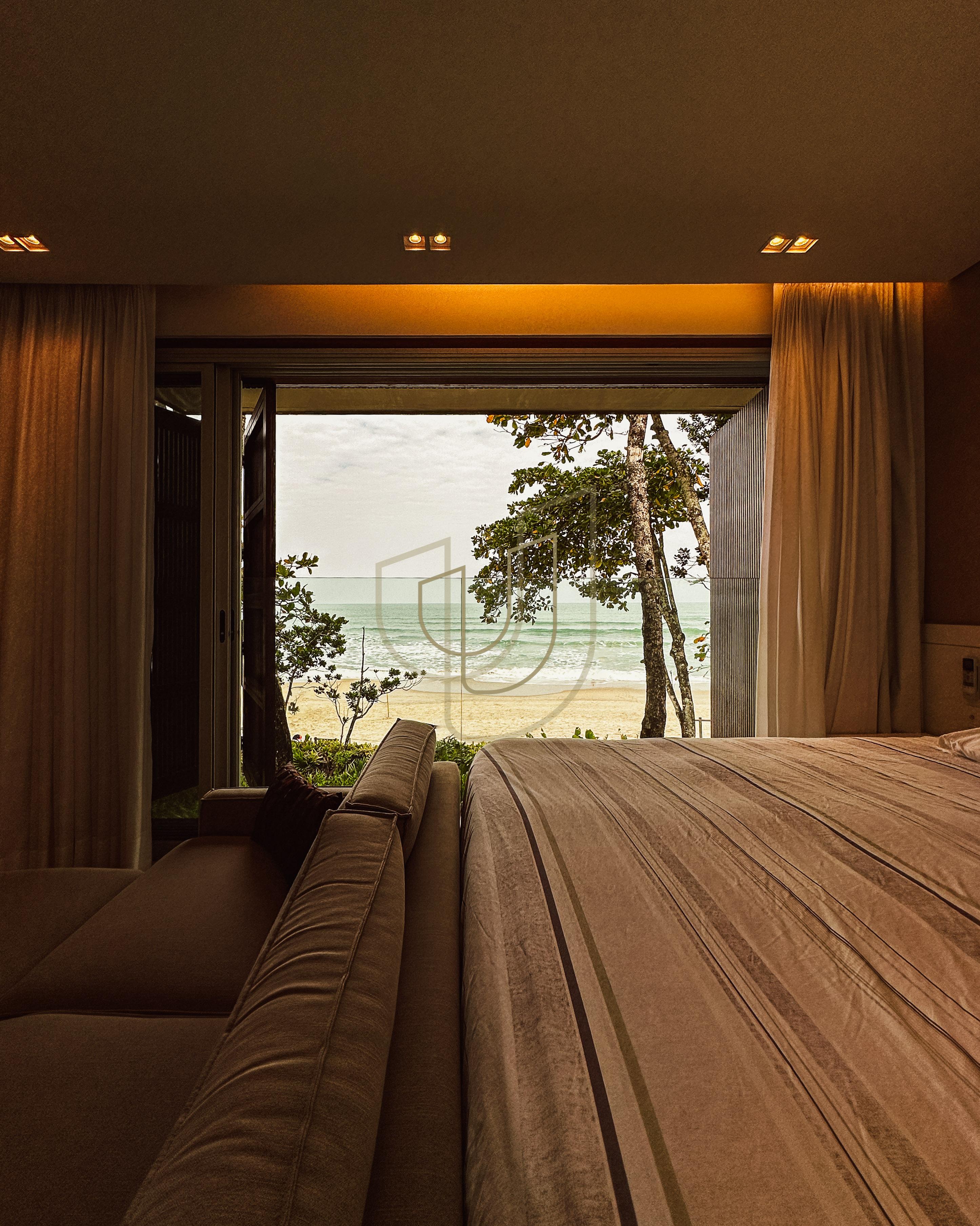 Sobrado sofisticado e P&eacute; na Areia com 5 su&iacute;tes na Praia de Camburi - S&atilde;o Sebasti&atilde;o/SP  São Sebastião - 