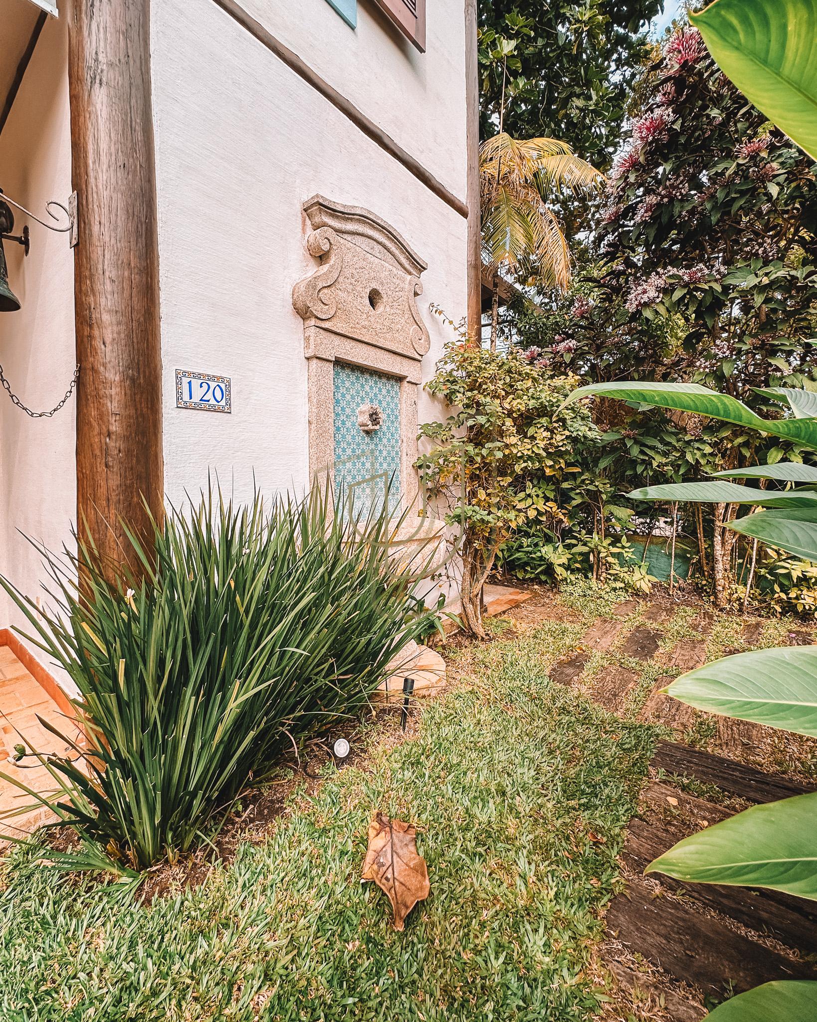 Sobrado Cl&aacute;ssico com 6 su&iacute;tes na Praia da Baleia - S&atilde;o Sebasti&atilde;o/SP  São Sebastião - 