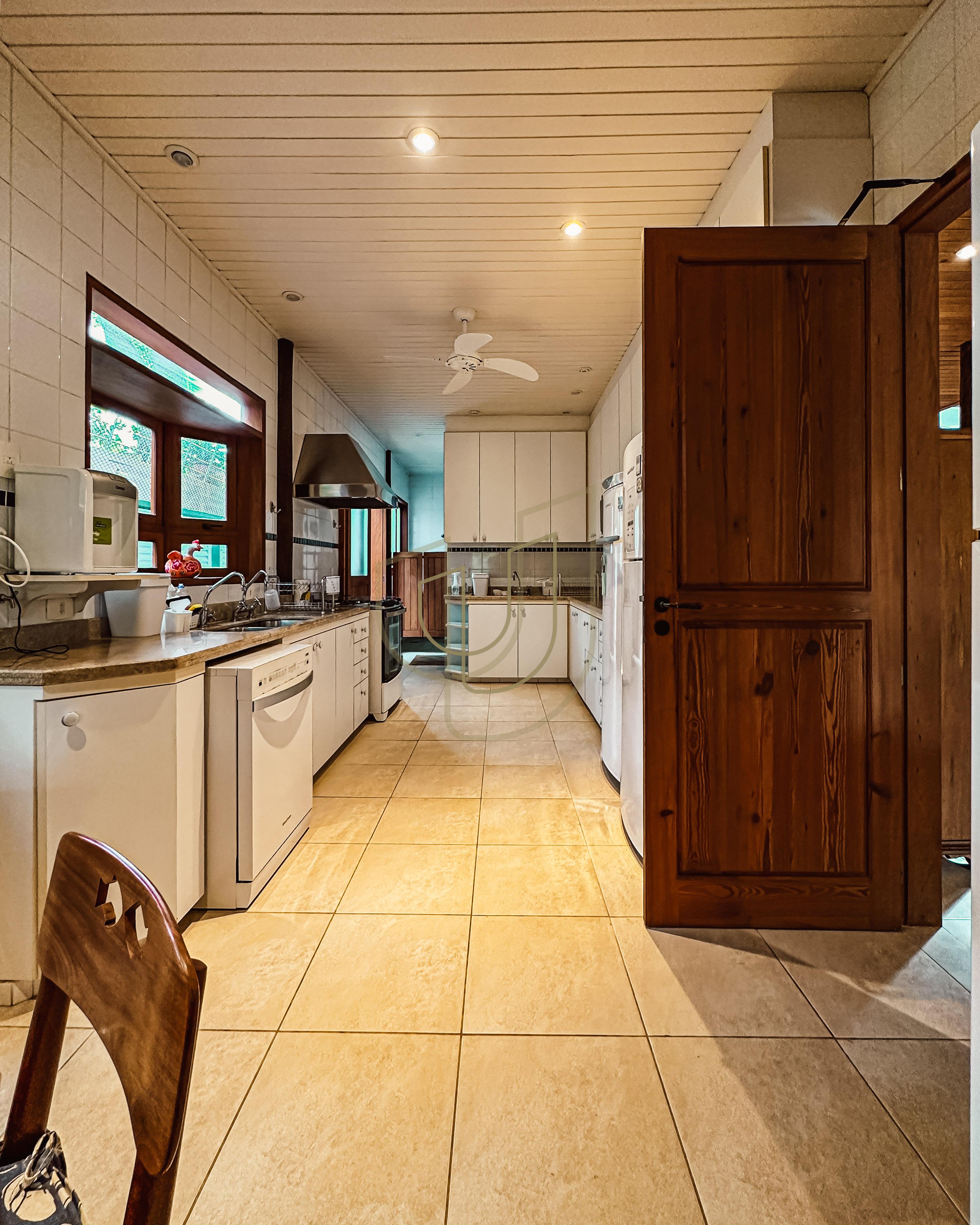 Sobrado Cl&aacute;ssico com 6 su&iacute;tes na Praia da Baleia - S&atilde;o Sebasti&atilde;o/SP  São Sebastião - 