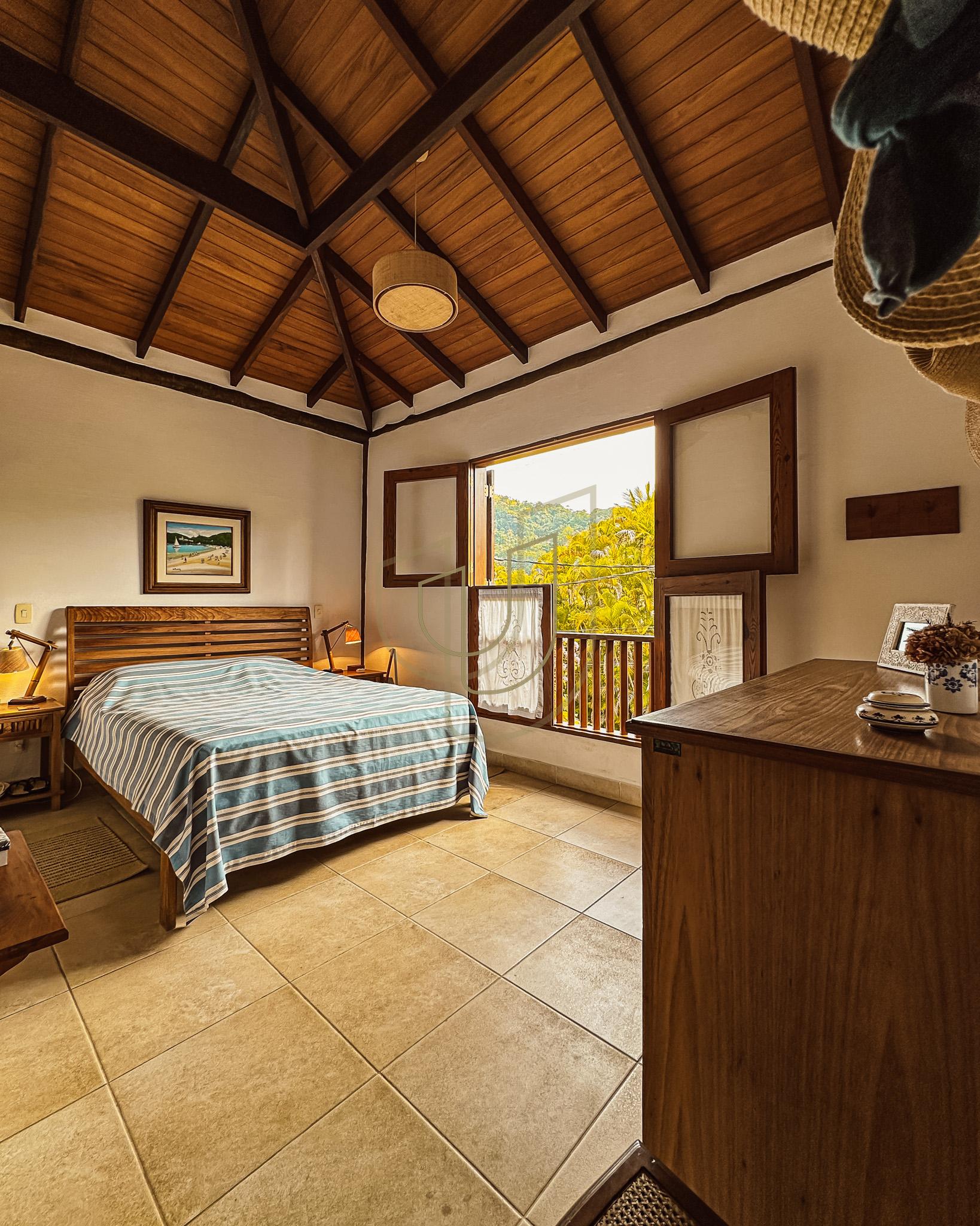 Sobrado Cl&aacute;ssico com 6 su&iacute;tes na Praia da Baleia - S&atilde;o Sebasti&atilde;o/SP  São Sebastião - 