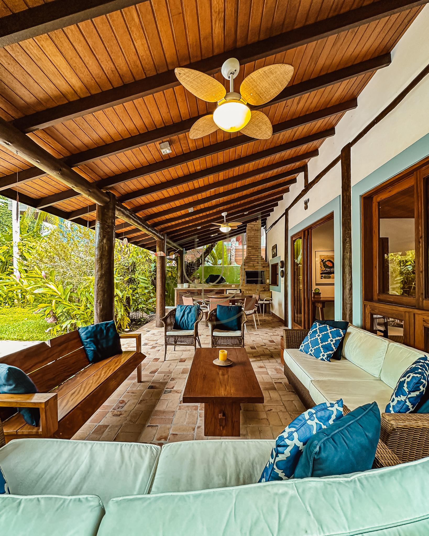 Sobrado Cl&aacute;ssico com 6 su&iacute;tes na Praia da Baleia - S&atilde;o Sebasti&atilde;o/SP  São Sebastião - 