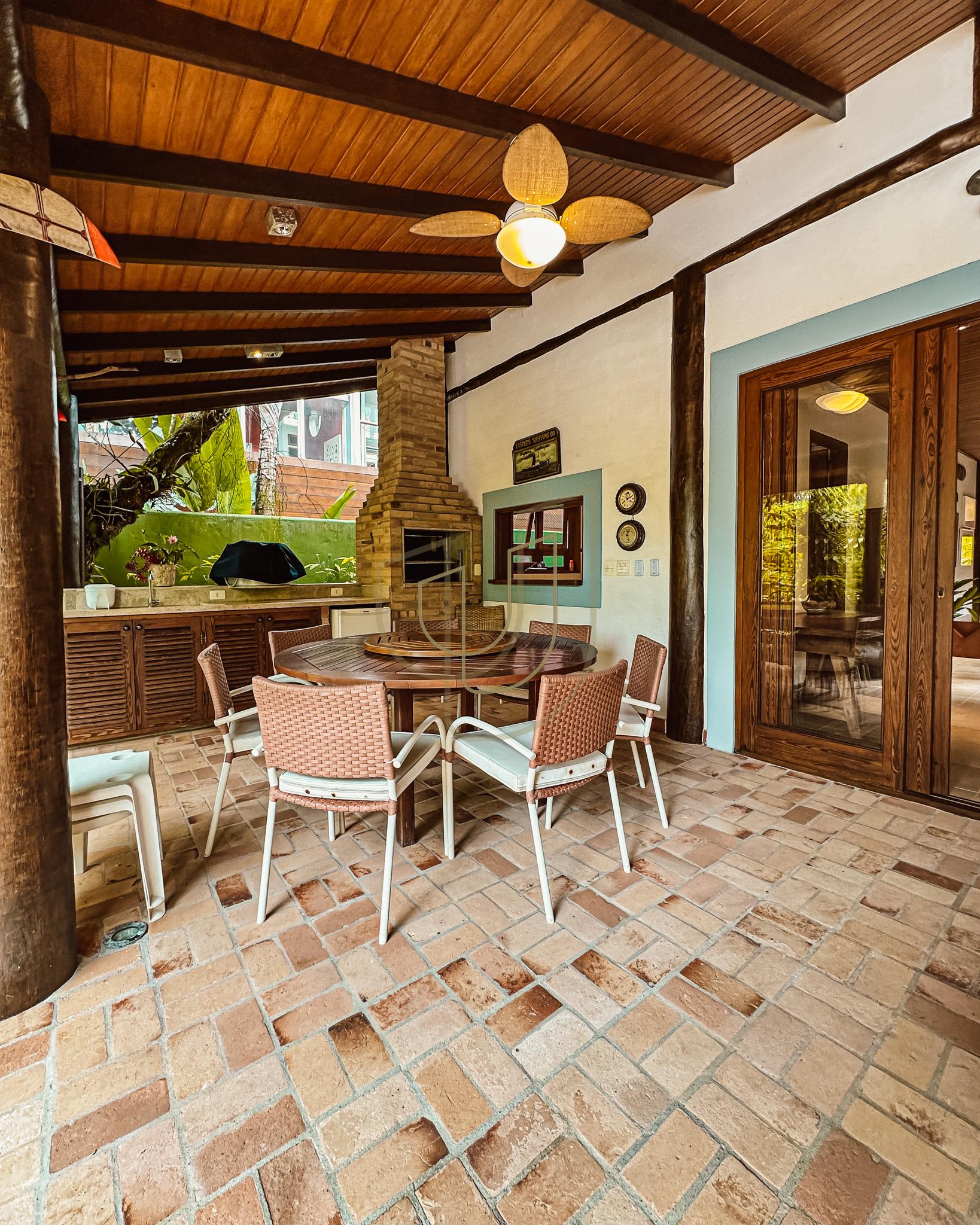 Sobrado Cl&aacute;ssico com 6 su&iacute;tes na Praia da Baleia - S&atilde;o Sebasti&atilde;o/SP  São Sebastião - 