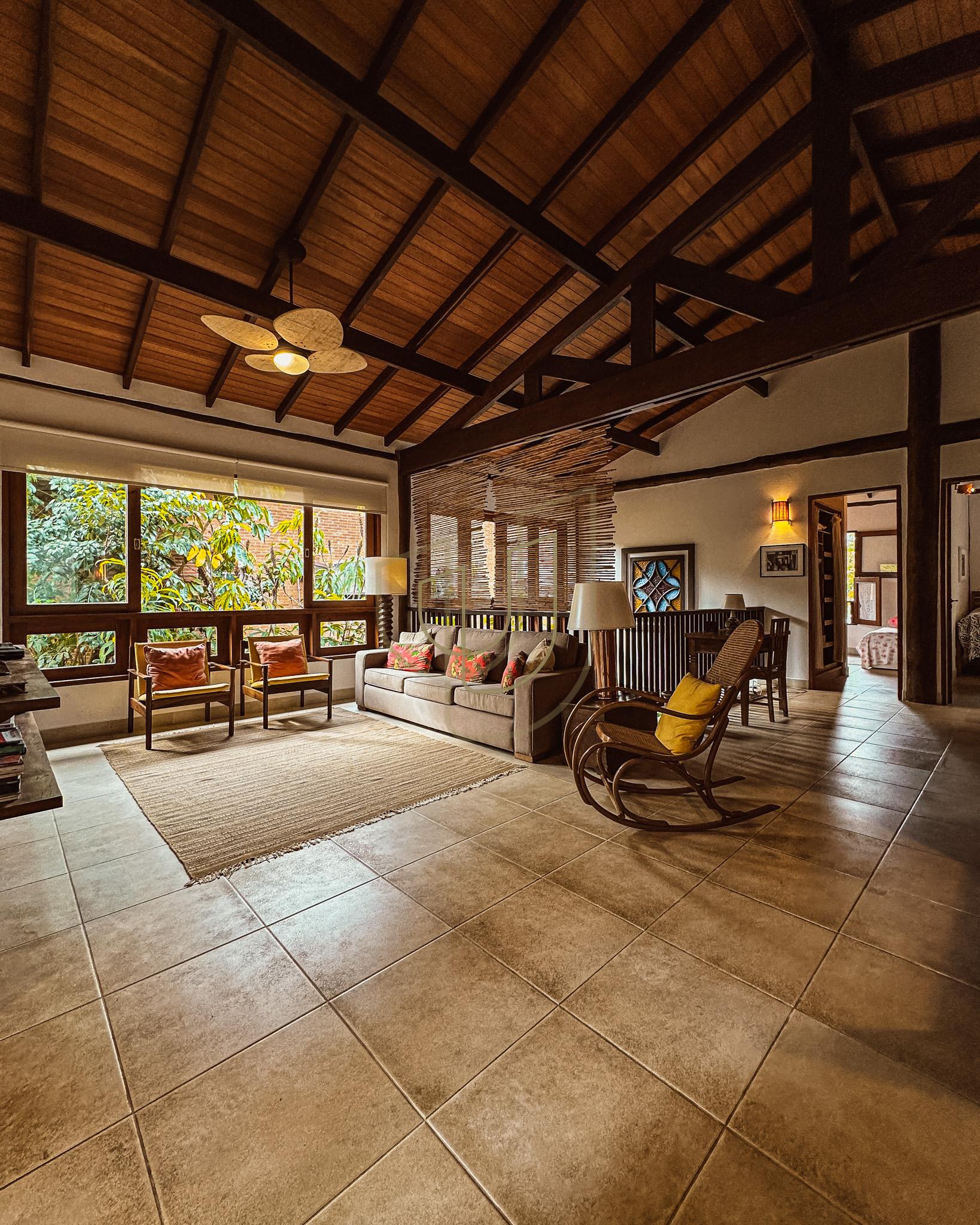 Sobrado Cl&aacute;ssico com 6 su&iacute;tes na Praia da Baleia - S&atilde;o Sebasti&atilde;o/SP  São Sebastião - 