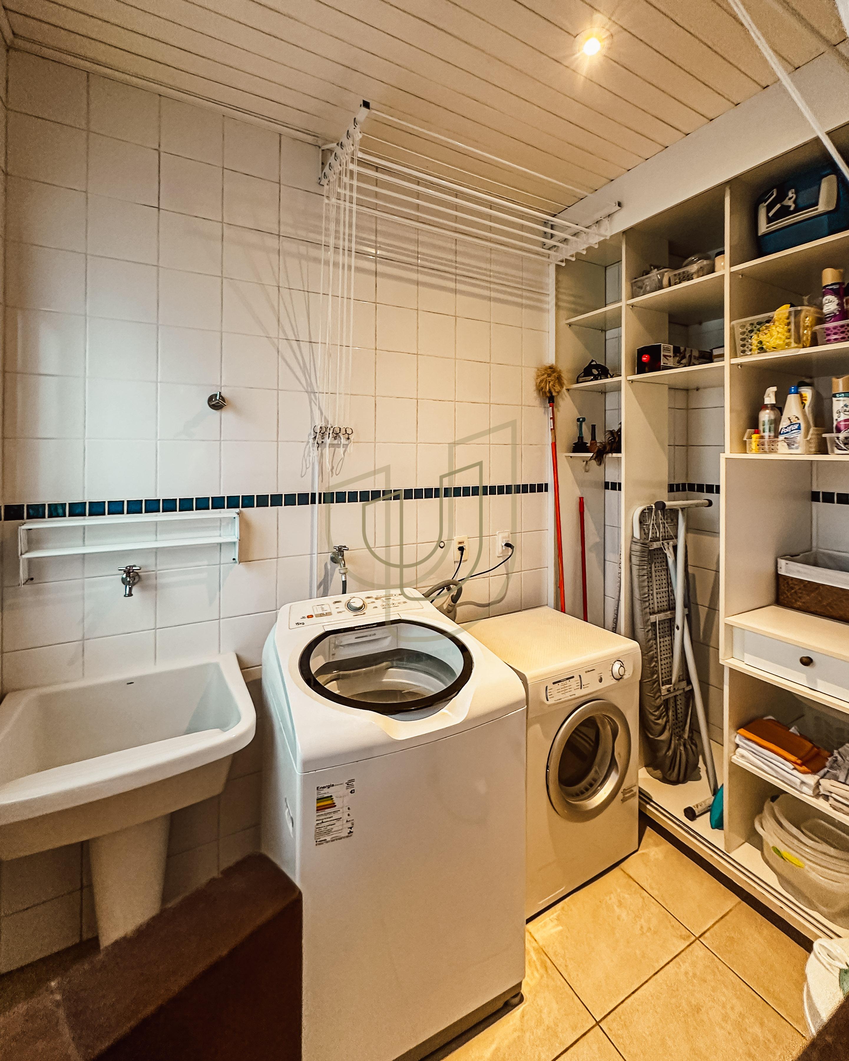 Sobrado Cl&aacute;ssico com 6 su&iacute;tes na Praia da Baleia - S&atilde;o Sebasti&atilde;o/SP  São Sebastião - 