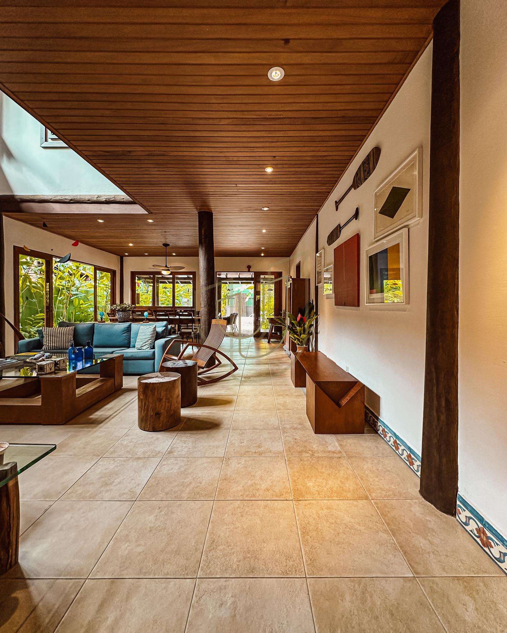 Sobrado Cl&aacute;ssico com 6 su&iacute;tes na Praia da Baleia - S&atilde;o Sebasti&atilde;o/SP  São Sebastião - 