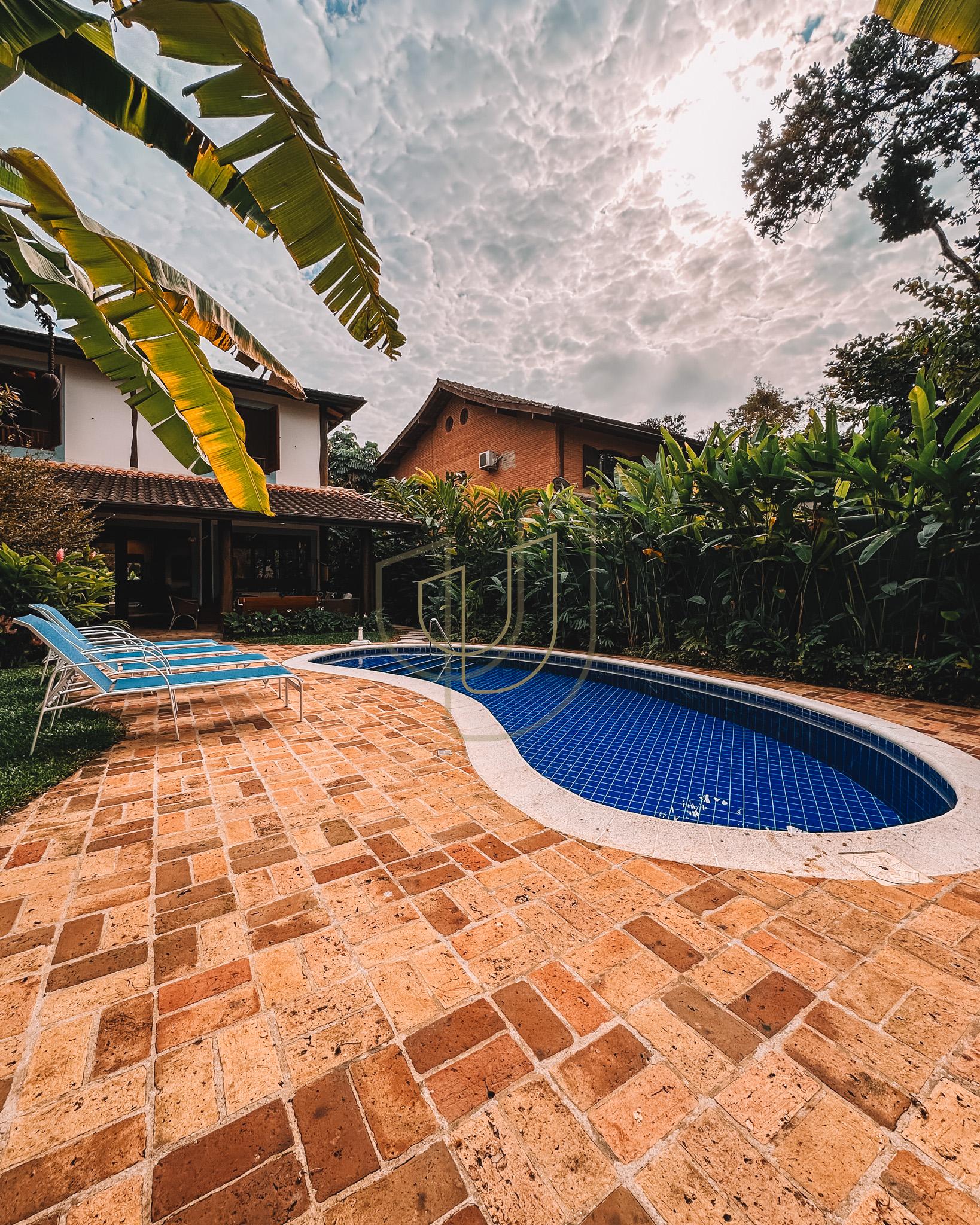 Sobrado Cl&aacute;ssico com 6 su&iacute;tes na Praia da Baleia - S&atilde;o Sebasti&atilde;o/SP  São Sebastião - 