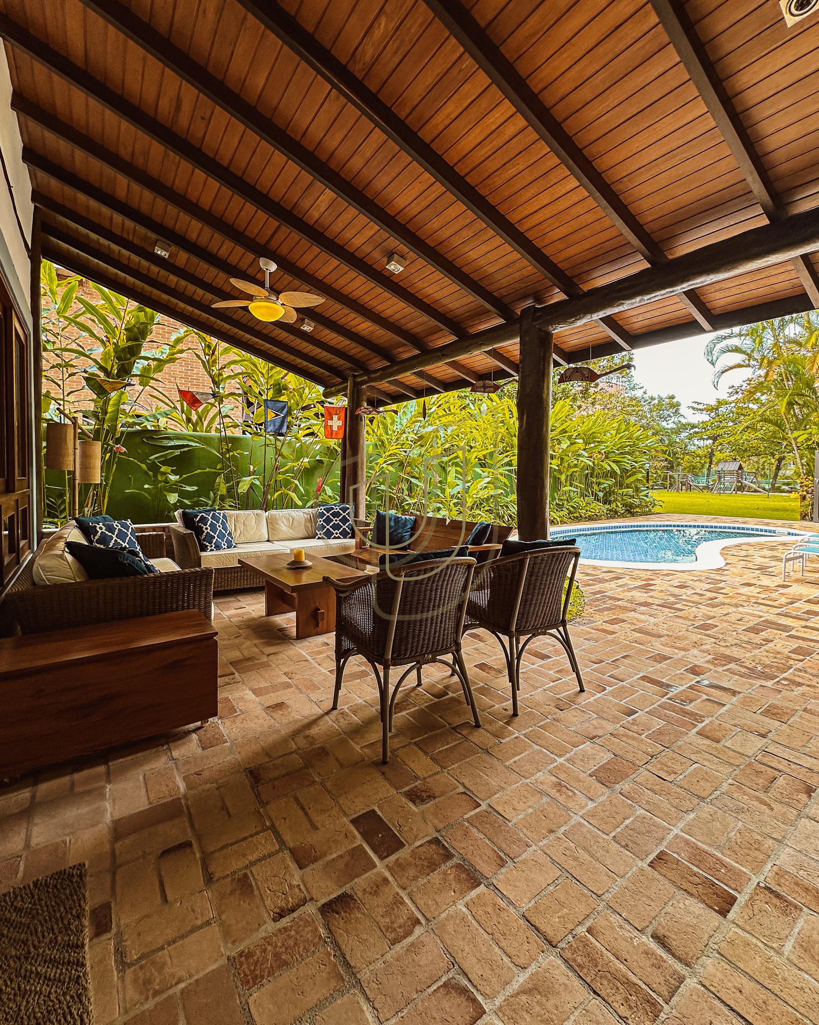 Sobrado Cl&aacute;ssico com 6 su&iacute;tes na Praia da Baleia - S&atilde;o Sebasti&atilde;o/SP  São Sebastião - 