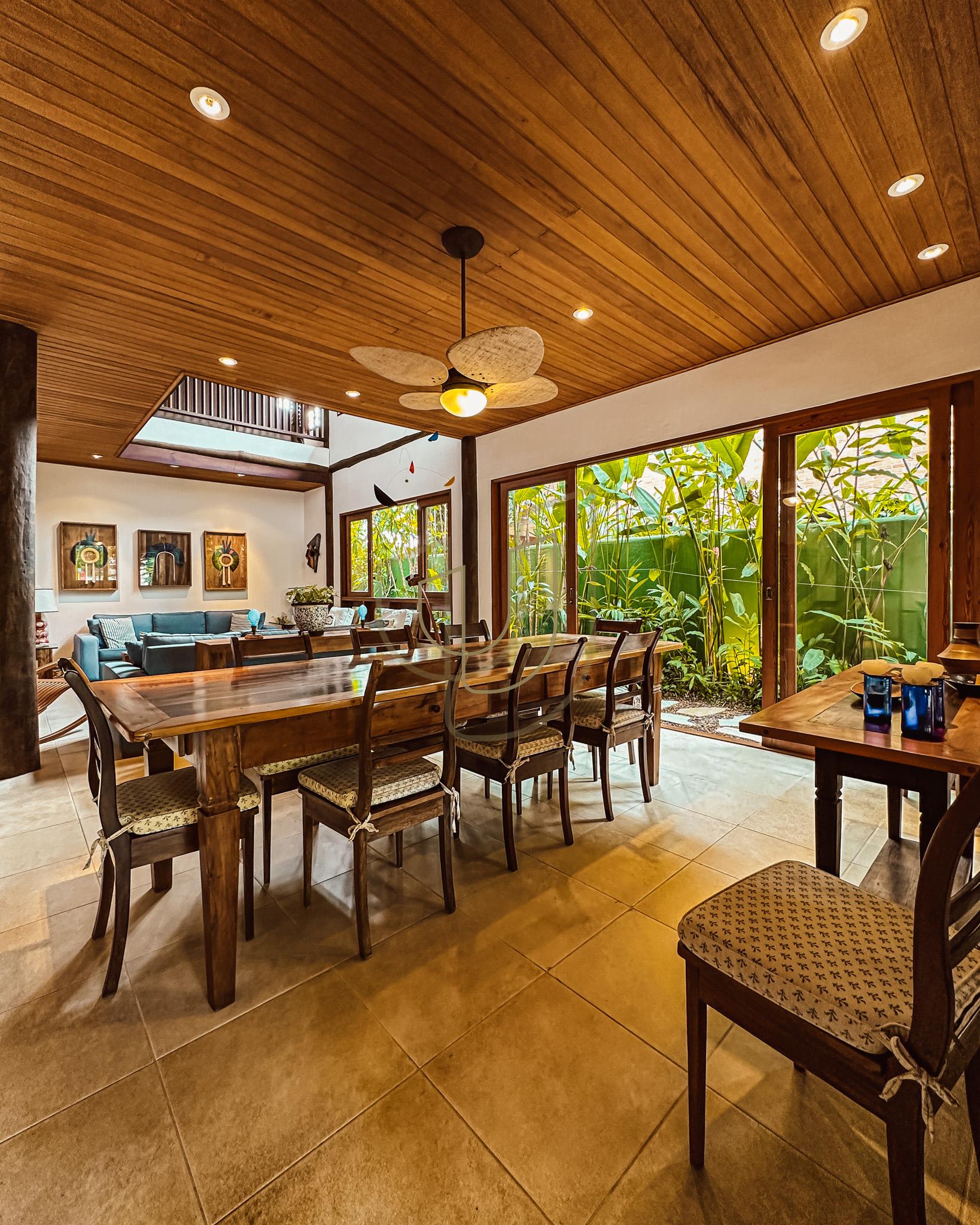 Sobrado Cl&aacute;ssico com 6 su&iacute;tes na Praia da Baleia - S&atilde;o Sebasti&atilde;o/SP  São Sebastião - 