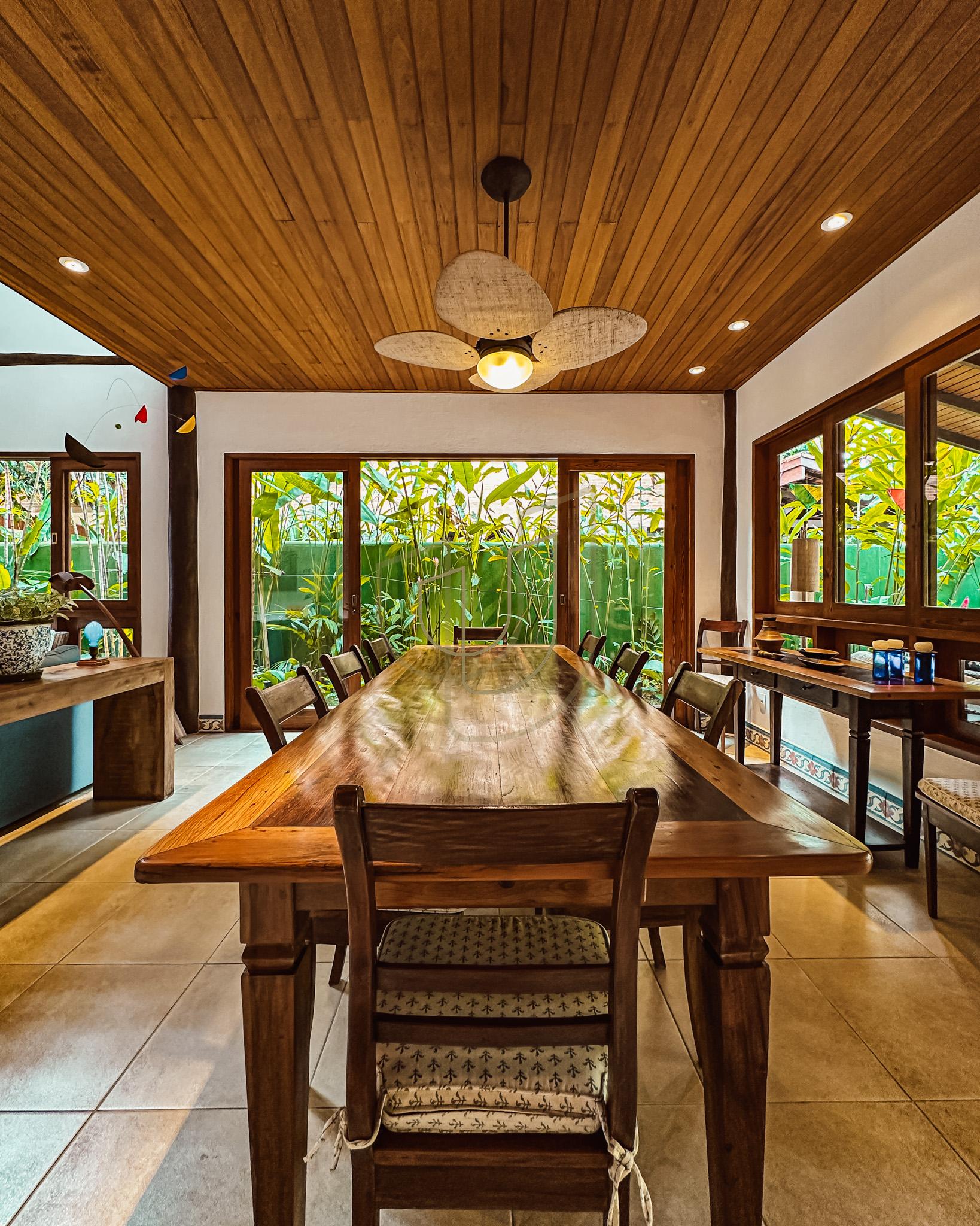 Sobrado Cl&aacute;ssico com 6 su&iacute;tes na Praia da Baleia - S&atilde;o Sebasti&atilde;o/SP  São Sebastião - 