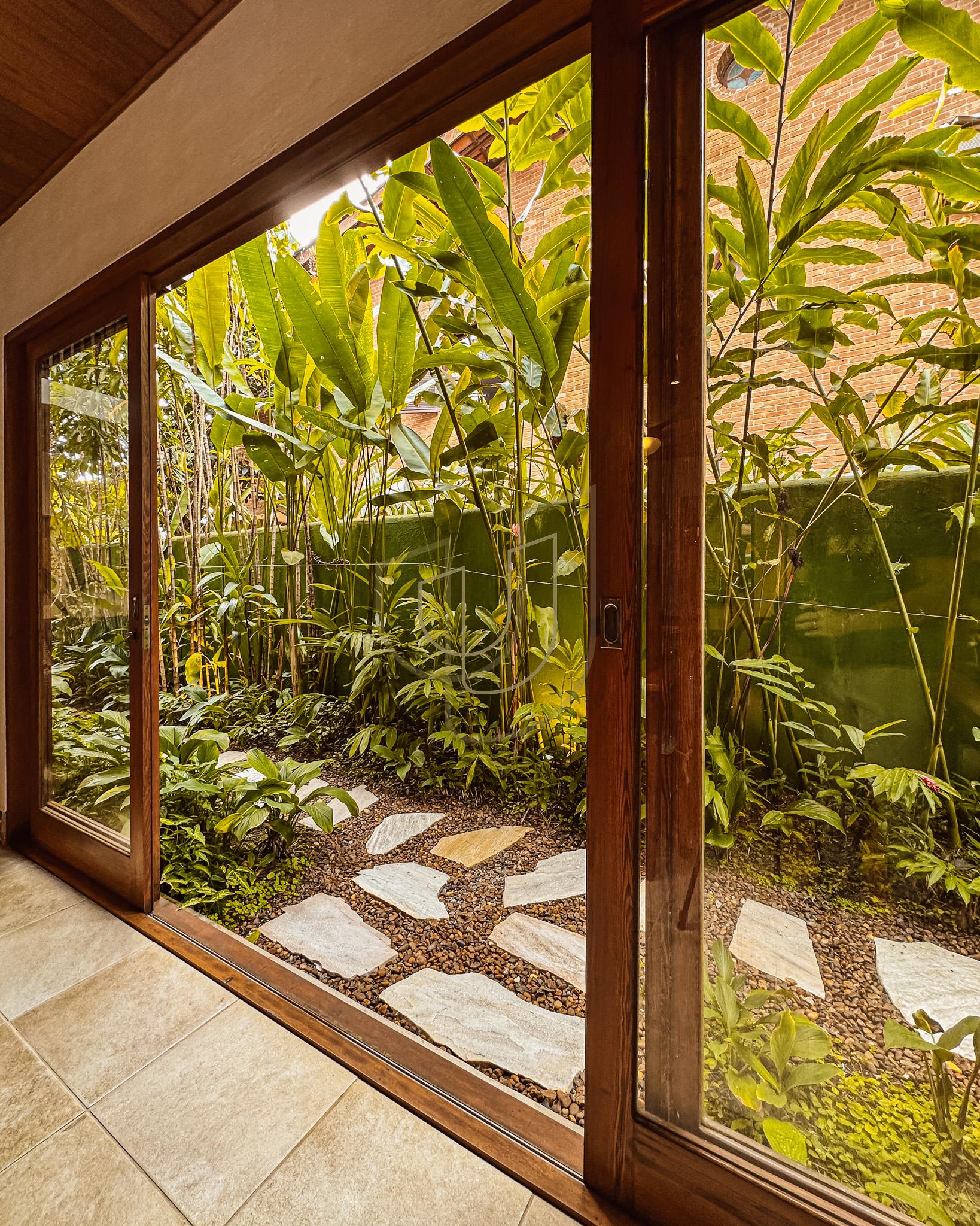 Sobrado Cl&aacute;ssico com 6 su&iacute;tes na Praia da Baleia - S&atilde;o Sebasti&atilde;o/SP  São Sebastião - 