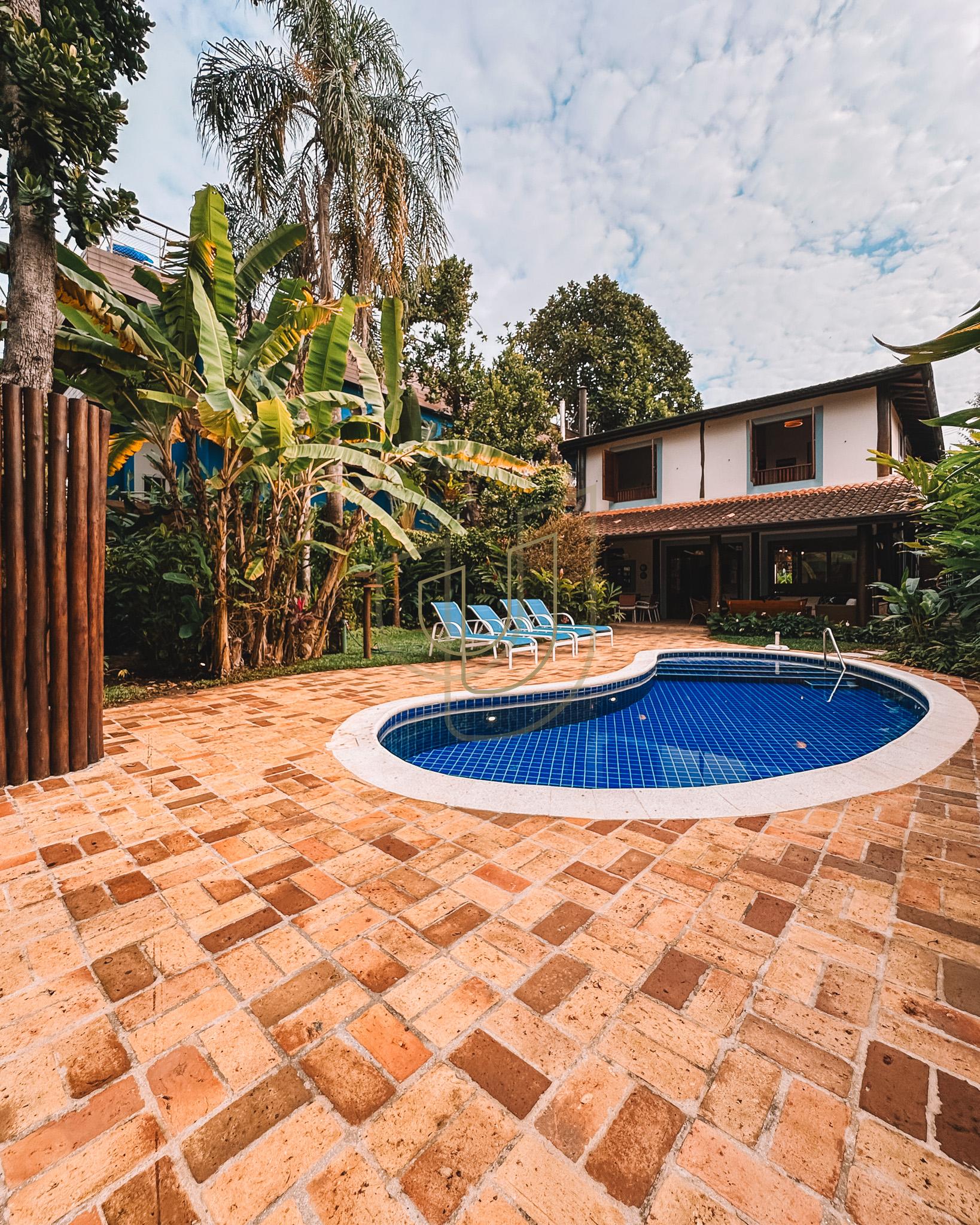 Sobrado Cl&aacute;ssico com 6 su&iacute;tes na Praia da Baleia - S&atilde;o Sebasti&atilde;o/SP  São Sebastião - 