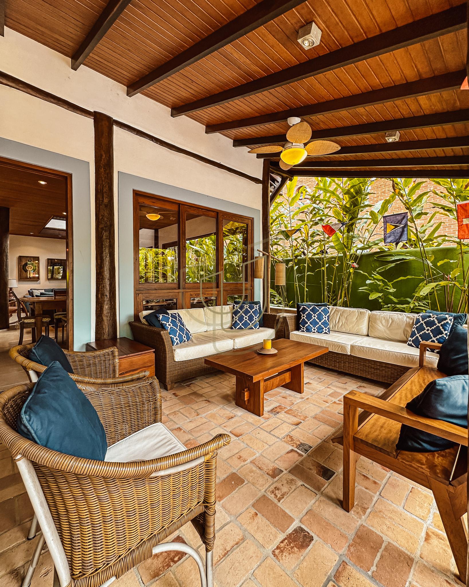 Sobrado Cl&aacute;ssico com 6 su&iacute;tes na Praia da Baleia - S&atilde;o Sebasti&atilde;o/SP  São Sebastião - 