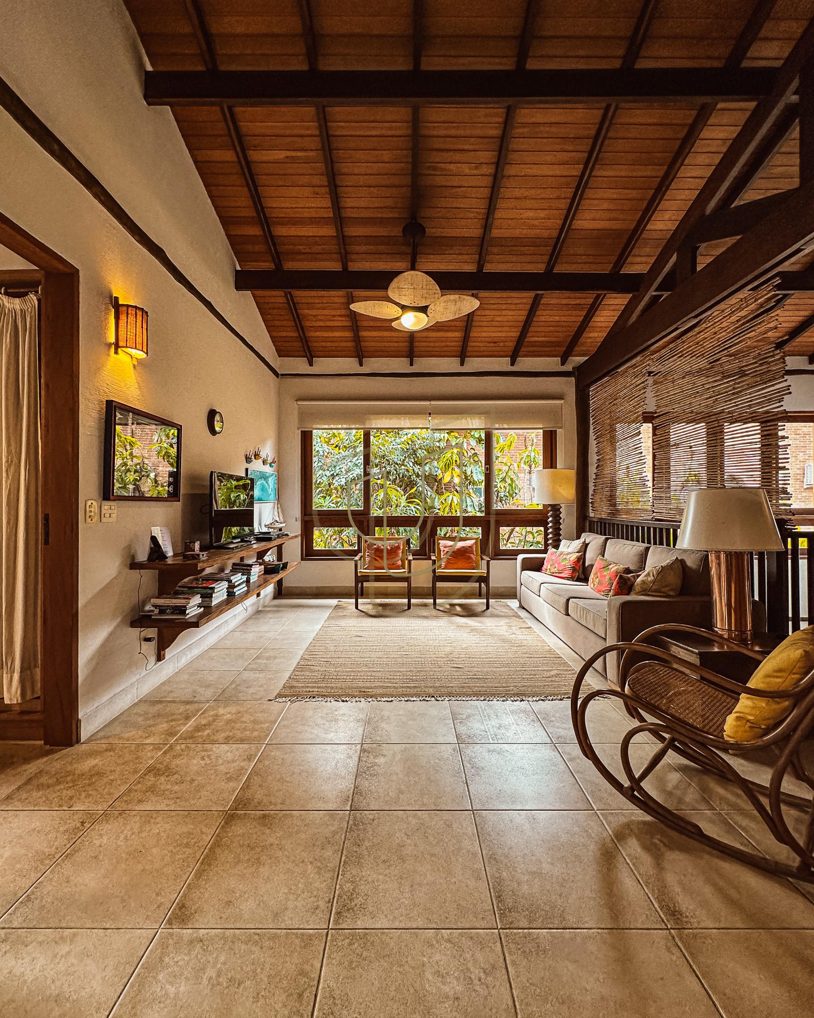 Sobrado Cl&aacute;ssico com 6 su&iacute;tes na Praia da Baleia - S&atilde;o Sebasti&atilde;o/SP  São Sebastião - 