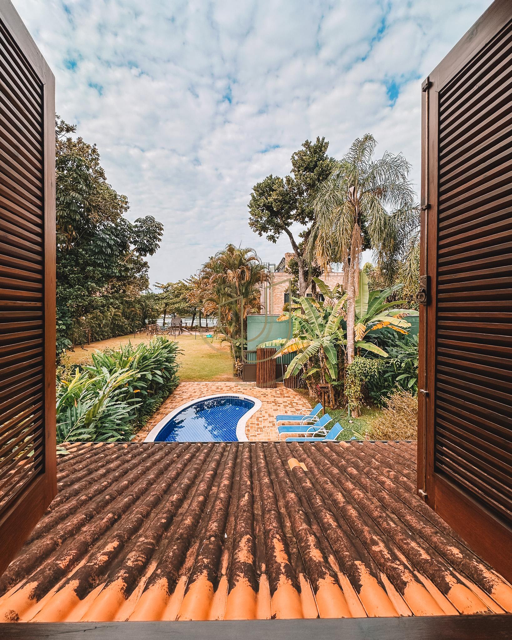 Sobrado Cl&aacute;ssico com 6 su&iacute;tes na Praia da Baleia - S&atilde;o Sebasti&atilde;o/SP  São Sebastião - 