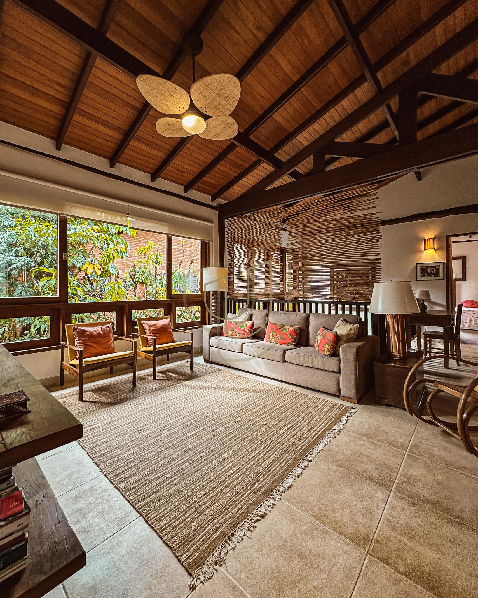 Sobrado Cl&aacute;ssico com 6 su&iacute;tes na Praia da Baleia - S&atilde;o Sebasti&atilde;o/SP  São Sebastião - 