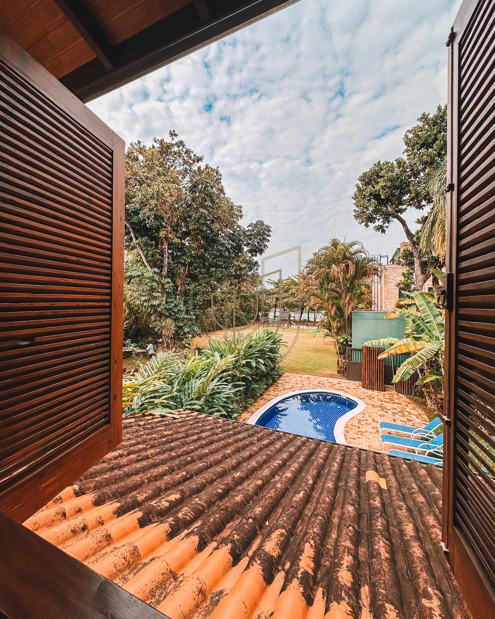 Sobrado Cl&aacute;ssico com 6 su&iacute;tes na Praia da Baleia - S&atilde;o Sebasti&atilde;o/SP  São Sebastião - 