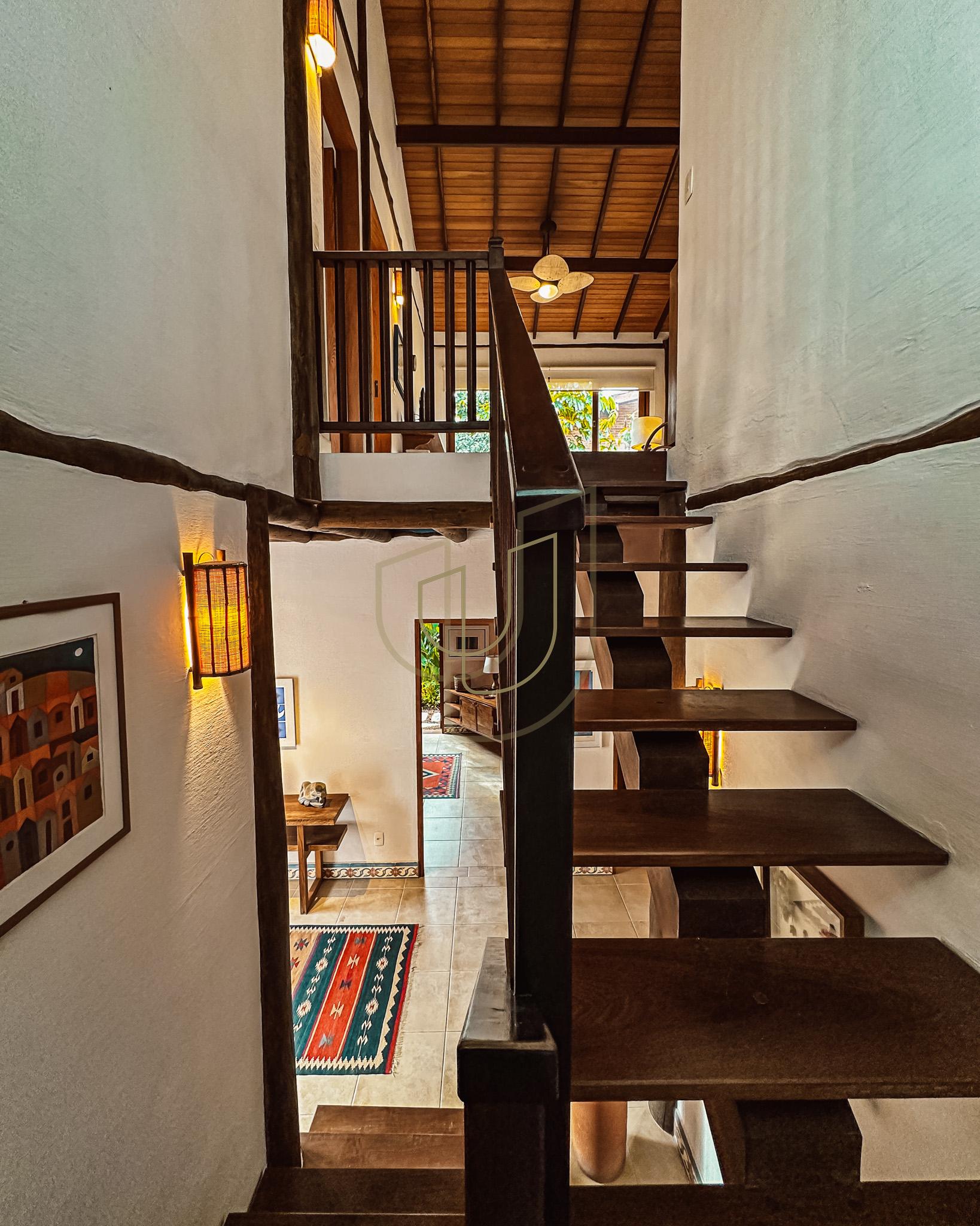 Sobrado Cl&aacute;ssico com 6 su&iacute;tes na Praia da Baleia - S&atilde;o Sebasti&atilde;o/SP  São Sebastião - 