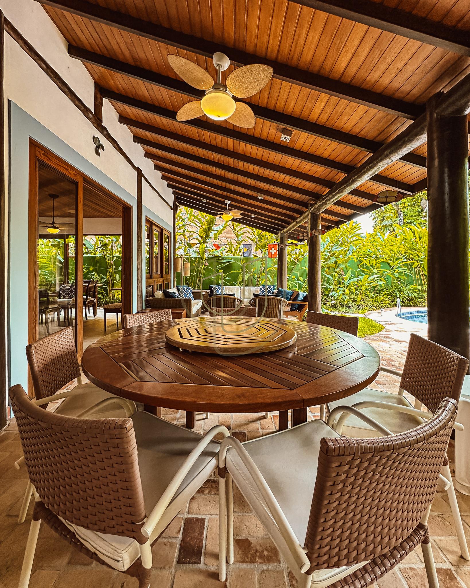 Sobrado Cl&aacute;ssico com 6 su&iacute;tes na Praia da Baleia - S&atilde;o Sebasti&atilde;o/SP  São Sebastião - 