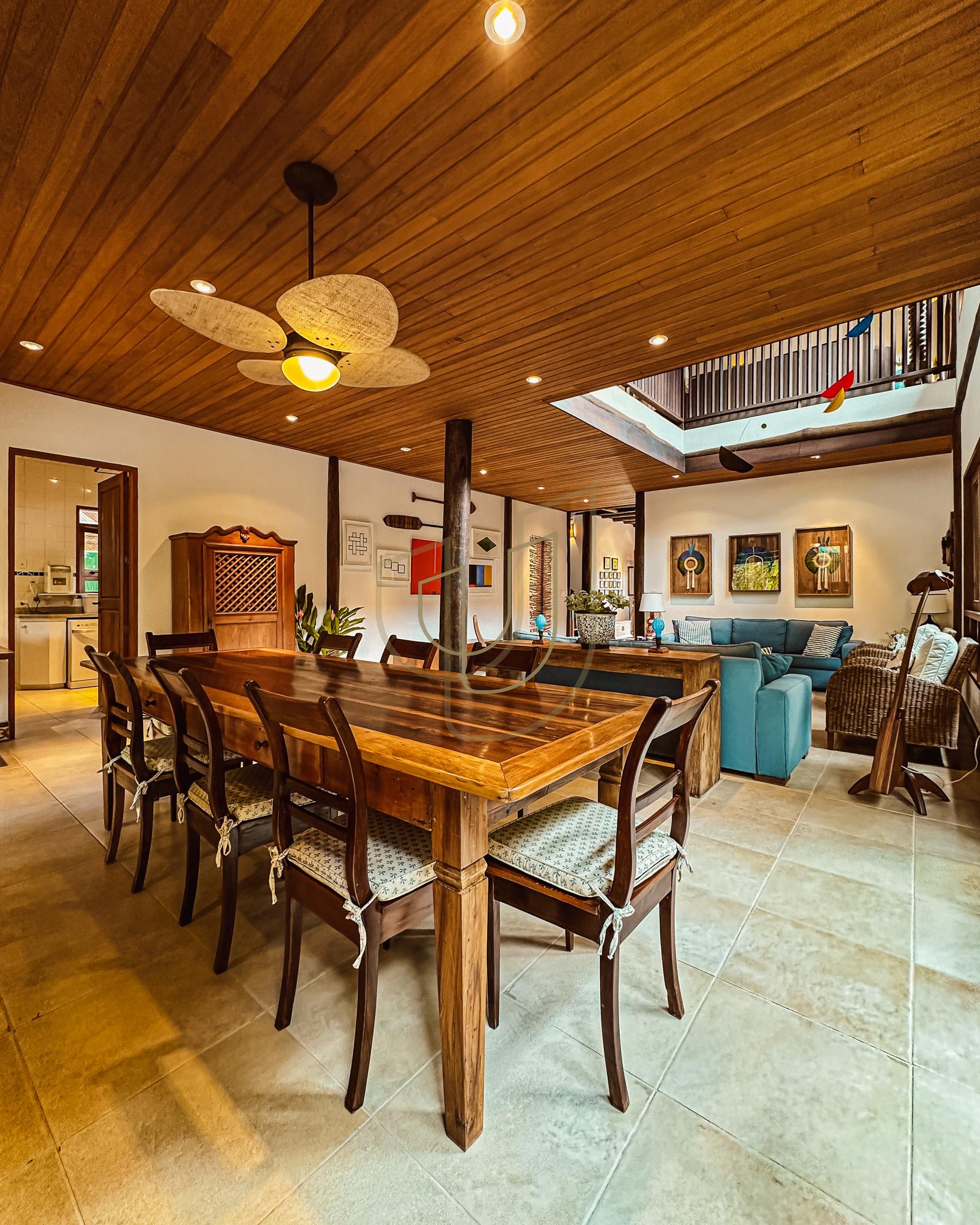 Sobrado Cl&aacute;ssico com 6 su&iacute;tes na Praia da Baleia - S&atilde;o Sebasti&atilde;o/SP  São Sebastião - 