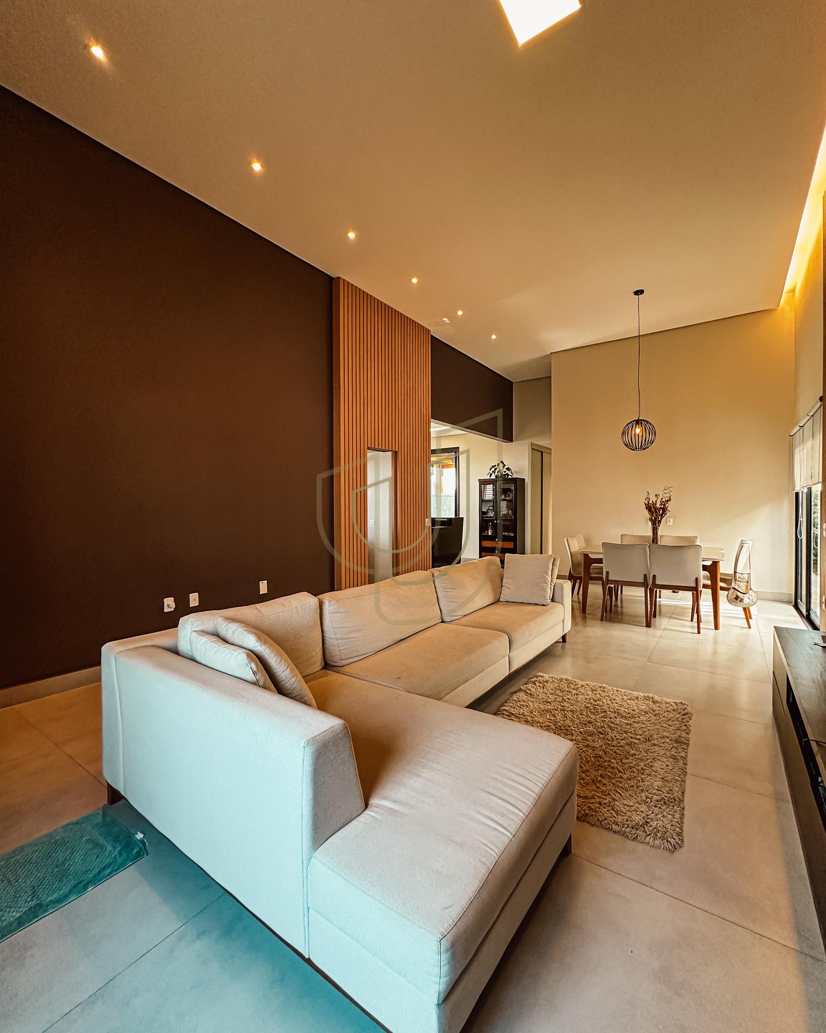 Casa T&eacute;rrea com 3 Dormit&oacute;rios no Santa M&ocirc;nica - Ca&ccedil;apava/SP  Caçapava - 