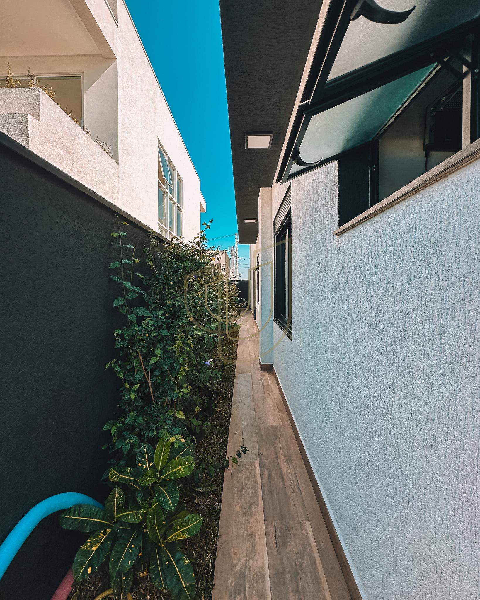 Casa T&eacute;rrea com 3 Dormit&oacute;rios no Santa M&ocirc;nica - Ca&ccedil;apava/SP  Caçapava - 