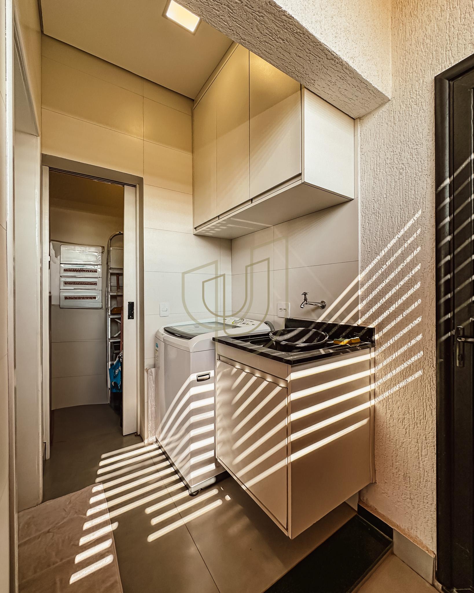 Casa T&eacute;rrea com 3 Dormit&oacute;rios no Santa M&ocirc;nica - Ca&ccedil;apava/SP  Caçapava - 