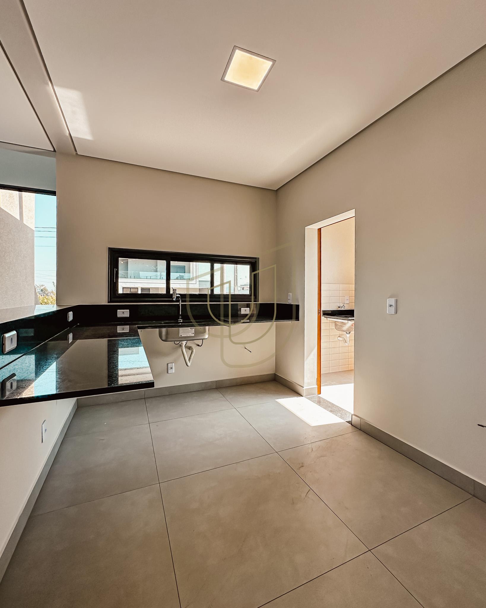 Casa T&eacute;rrea com 3 Dormit&oacute;rios no Santa M&ocirc;nica - Ca&ccedil;apava/SP  Caçapava - 