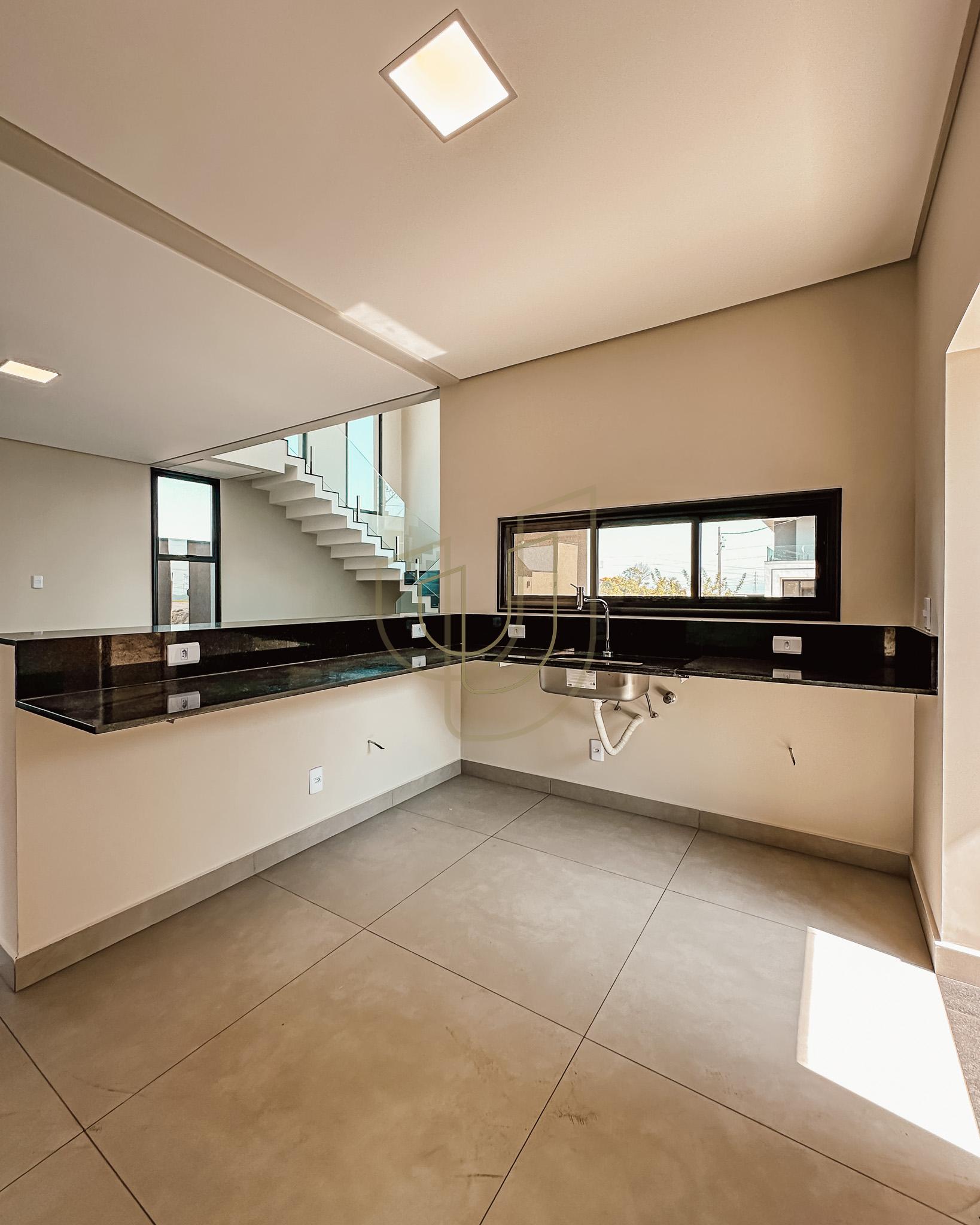 Casa T&eacute;rrea com 3 Dormit&oacute;rios no Santa M&ocirc;nica - Ca&ccedil;apava/SP  Caçapava - 