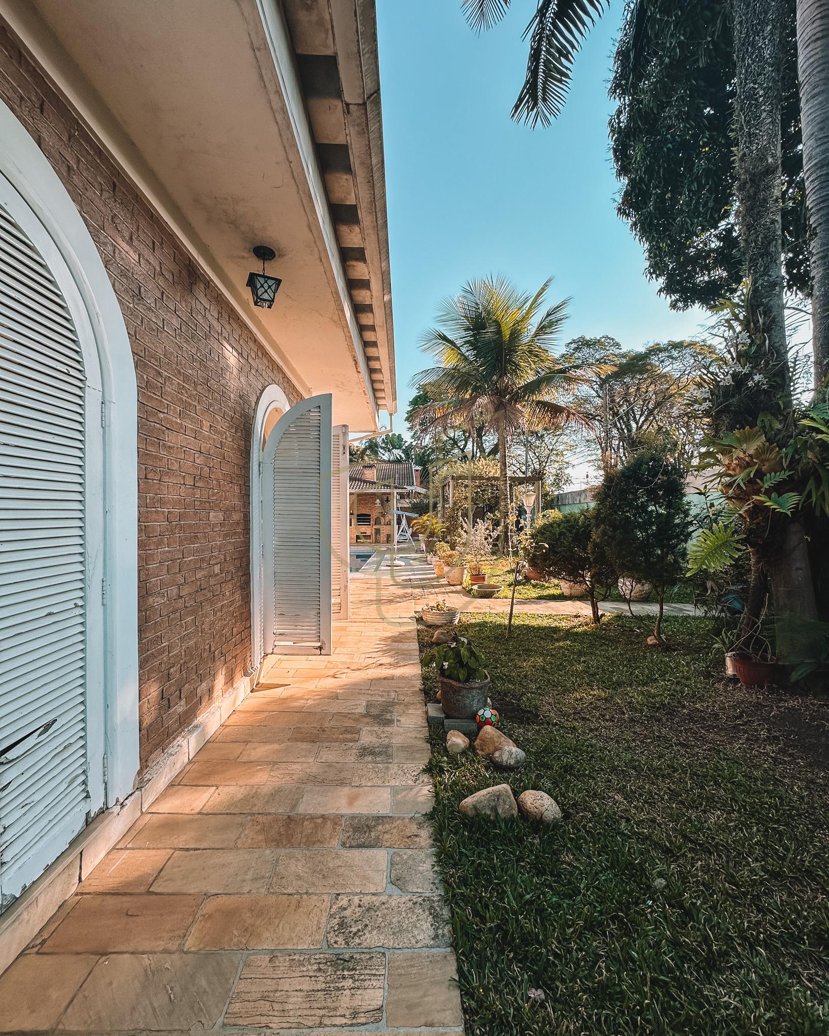 Casa T&eacute;rrea com 5 Dormit&oacute;rios no Jardim Esplanada - S&atilde;o Jos&eacute; dos Campos/SP  São José dos Campos - 