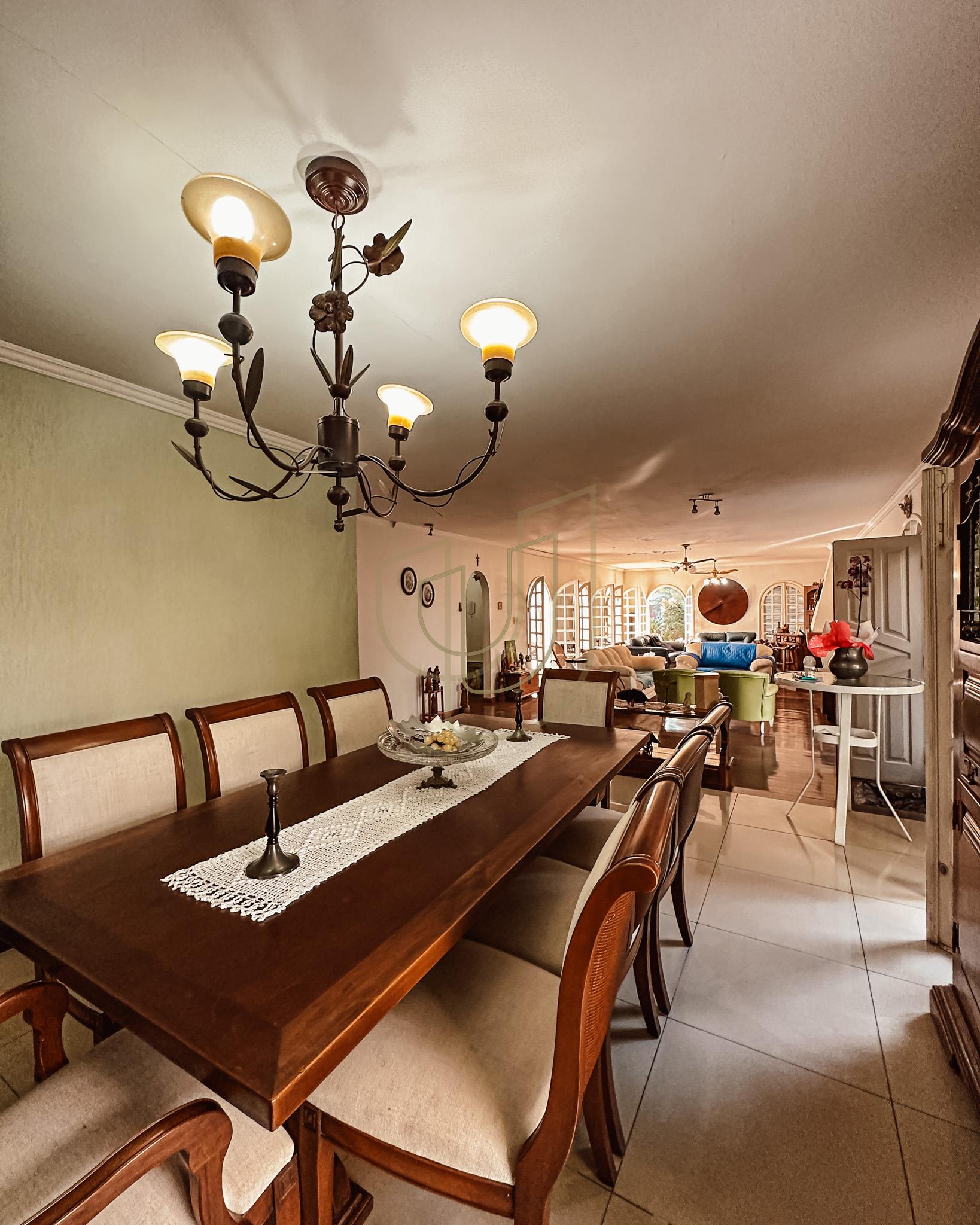 Casa T&eacute;rrea com 5 Dormit&oacute;rios no Jardim Esplanada - S&atilde;o Jos&eacute; dos Campos/SP  São José dos Campos - 