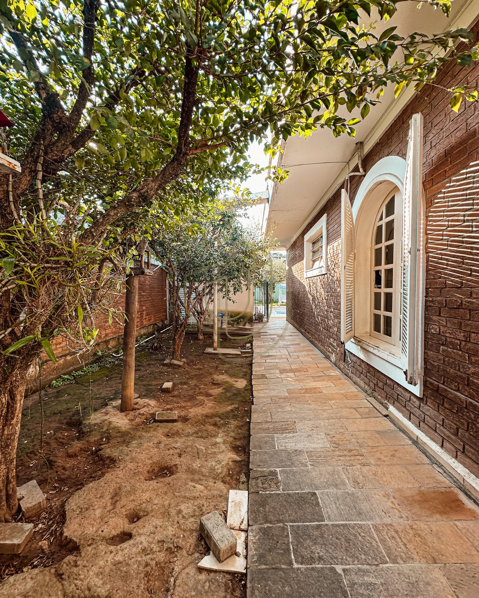 Casa T&eacute;rrea com 5 Dormit&oacute;rios no Jardim Esplanada - S&atilde;o Jos&eacute; dos Campos/SP  São José dos Campos - 