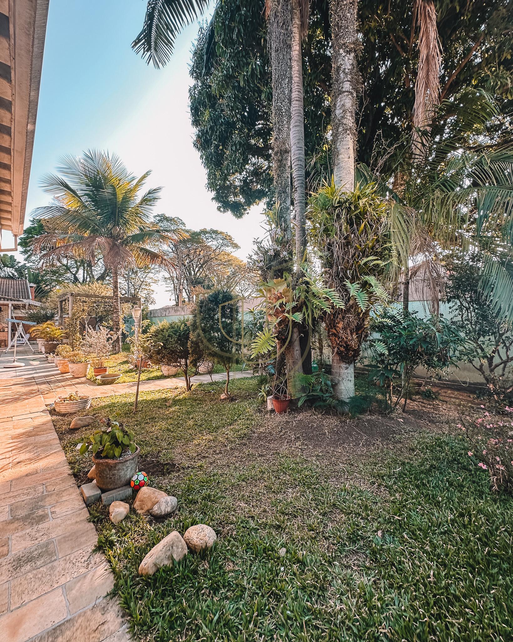 Casa T&eacute;rrea com 5 Dormit&oacute;rios no Jardim Esplanada - S&atilde;o Jos&eacute; dos Campos/SP  São José dos Campos - 