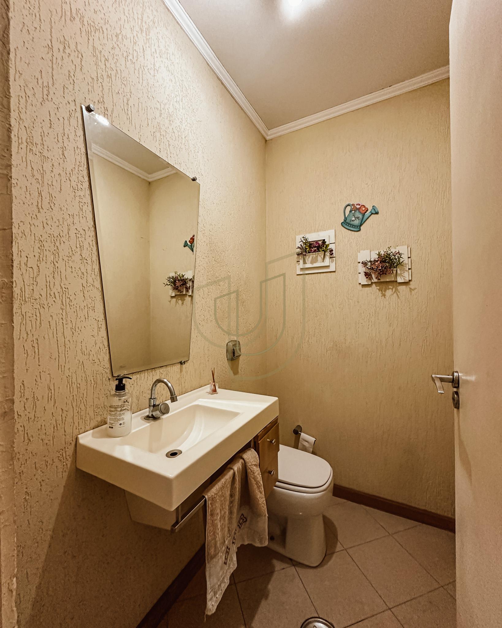 Casa T&eacute;rrea com 5 Dormit&oacute;rios no Jardim Esplanada - S&atilde;o Jos&eacute; dos Campos/SP  São José dos Campos - 