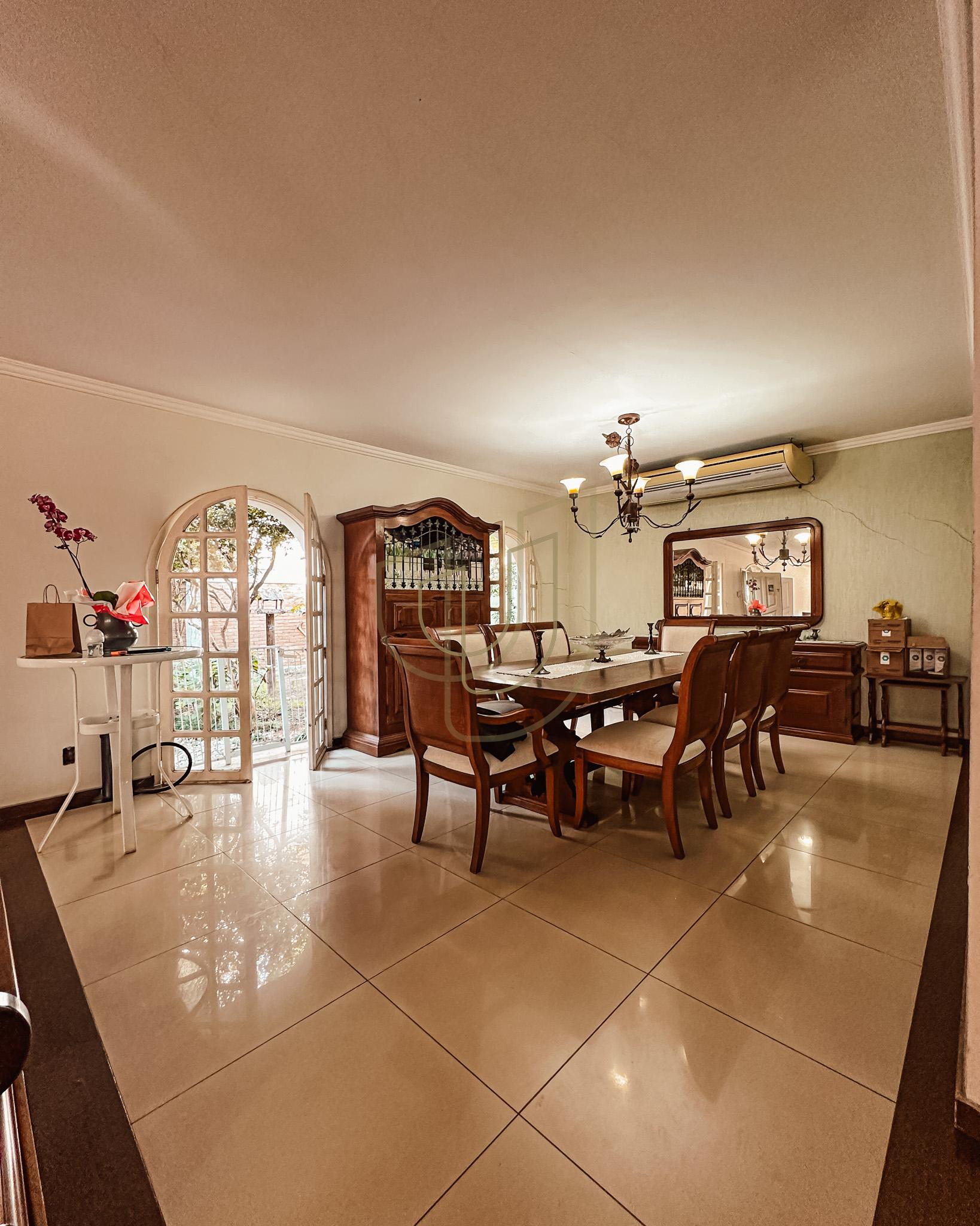 Casa T&eacute;rrea com 5 Dormit&oacute;rios no Jardim Esplanada - S&atilde;o Jos&eacute; dos Campos/SP  São José dos Campos - 