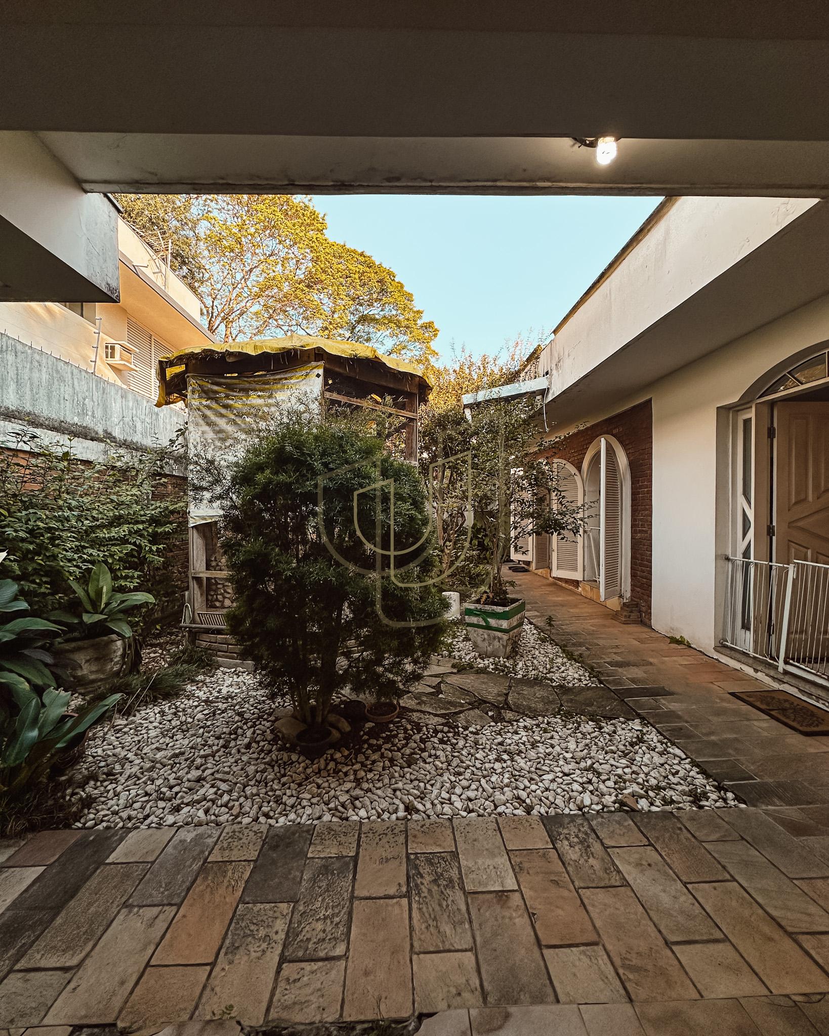 Casa T&eacute;rrea com 5 Dormit&oacute;rios no Jardim Esplanada - S&atilde;o Jos&eacute; dos Campos/SP  São José dos Campos - 