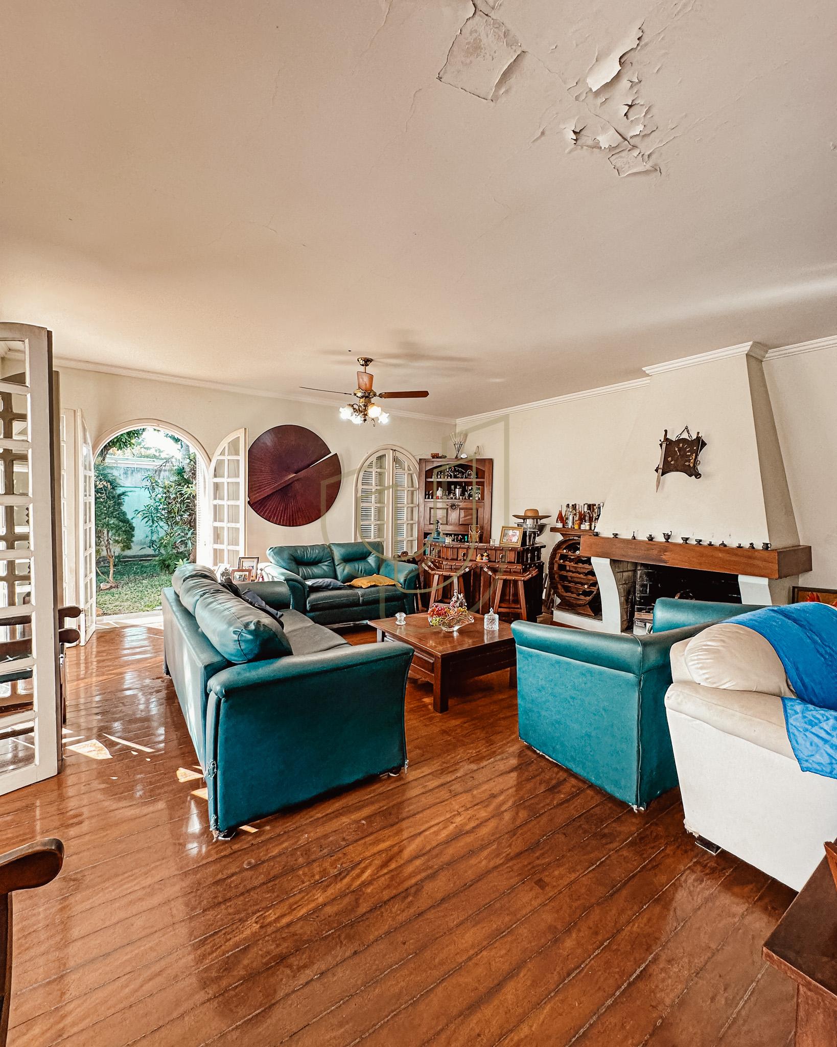 Casa T&eacute;rrea com 5 Dormit&oacute;rios no Jardim Esplanada - S&atilde;o Jos&eacute; dos Campos/SP  São José dos Campos - 