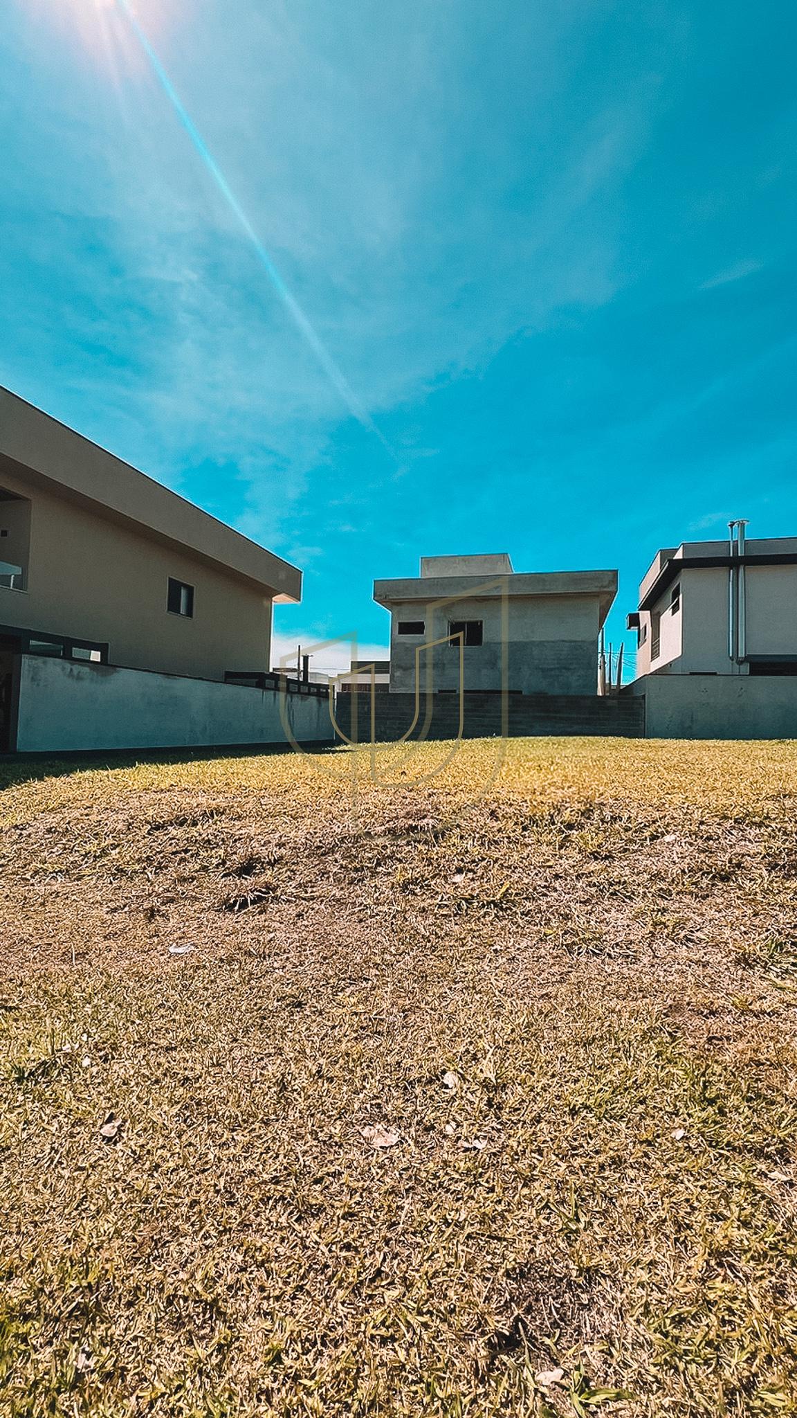 Terreno de 250m&sup2; no condom&iacute;nio Aruan&atilde; - S&atilde;o Jos&eacute; dos Campos/SP  São José dos Campos - 