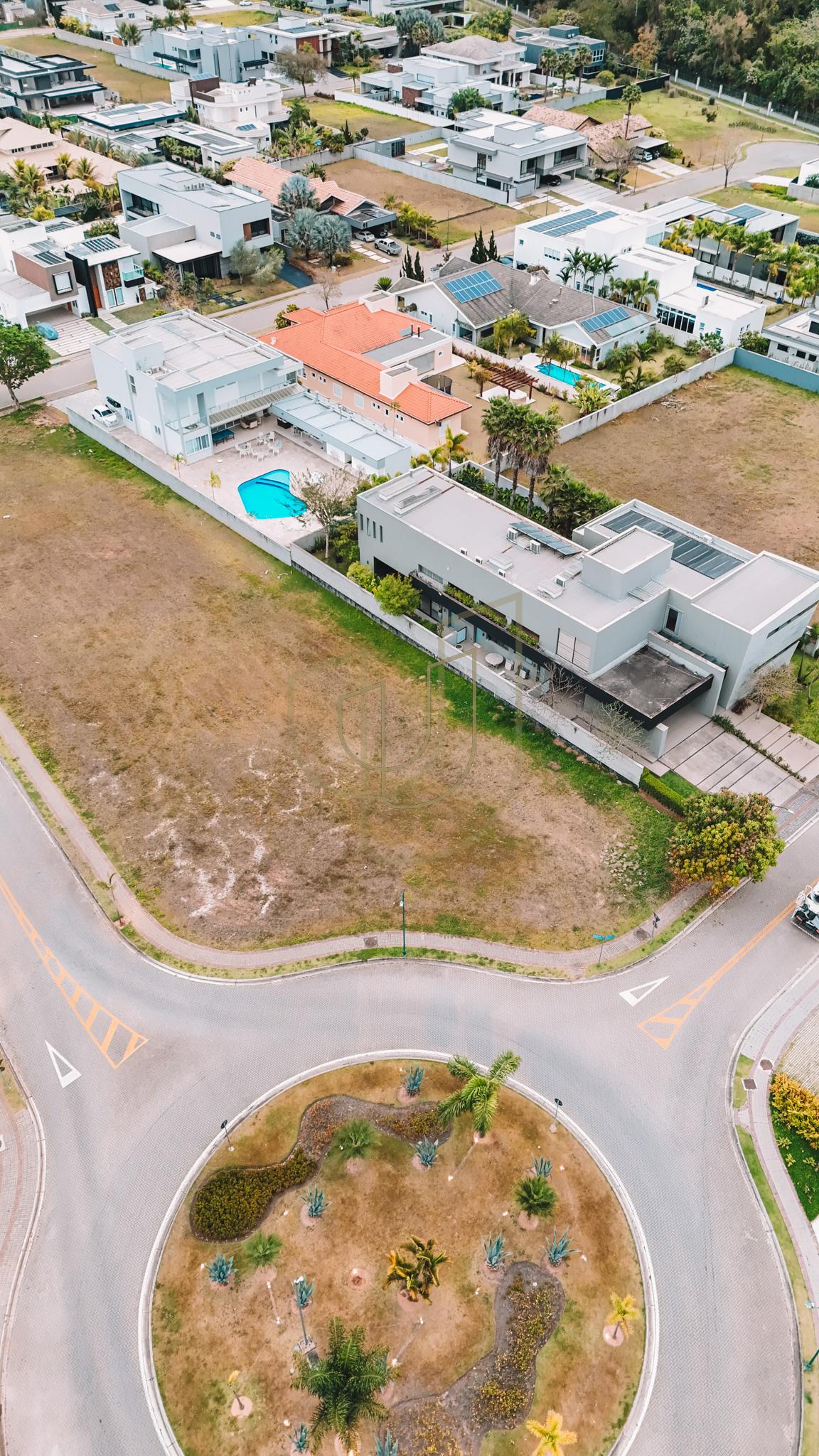 Terreno de 1.389 m&sup2; no Ch&aacute;cara Serimbura - S&atilde;o Jos&eacute; dos Campos/SP  São José dos Campos - 