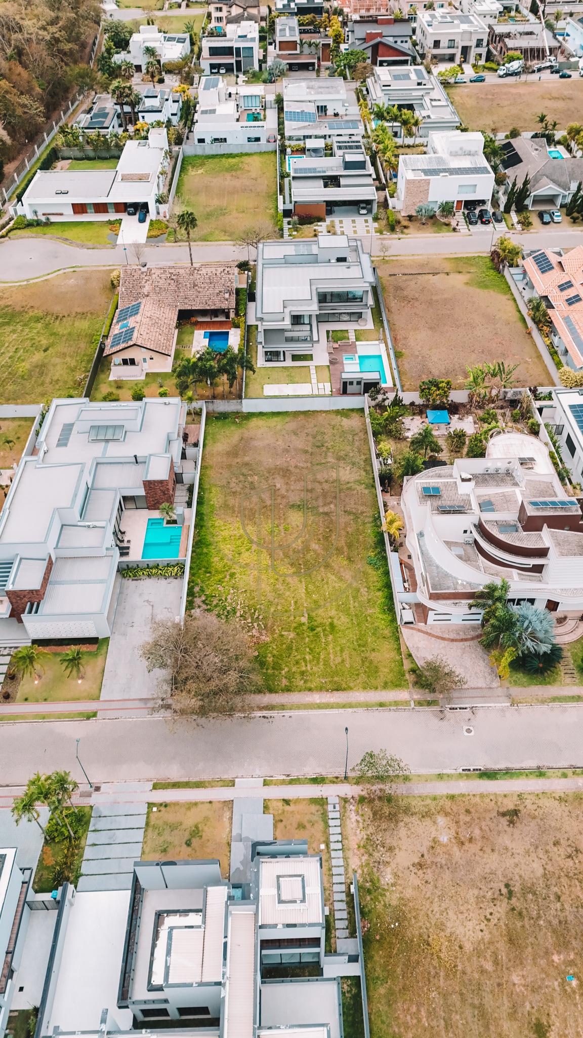 Terreno de 1200 m&sup2; no Ch&aacute;cara Serimbura - S&atilde;o Jos&eacute; dos Campos/SP  São José dos Campos - 