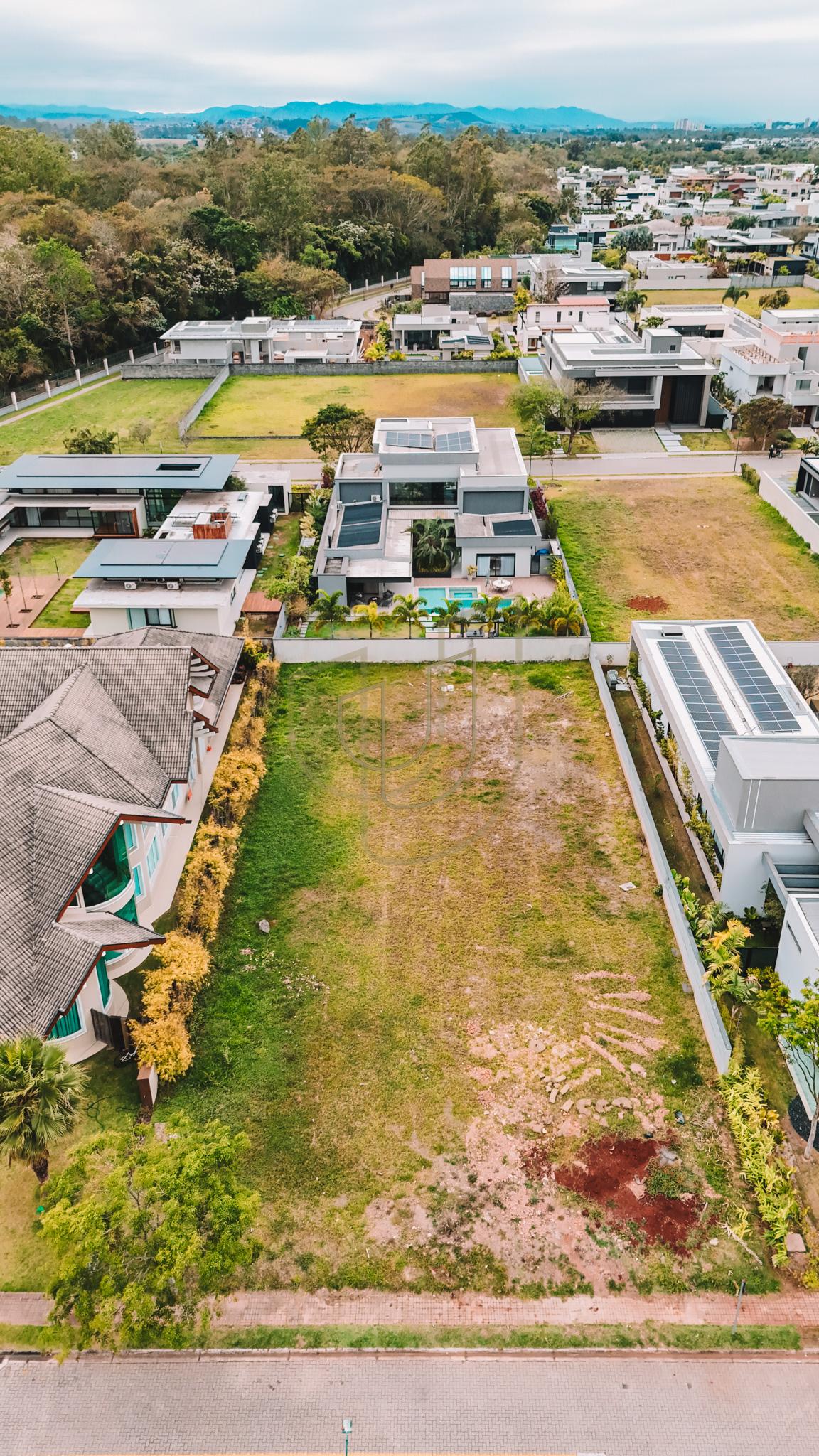 Terreno de 1200 m&sup2; no Ch&aacute;cara Serimbura - S&atilde;o Jos&eacute; dos Campos/SP  São José dos Campos - 