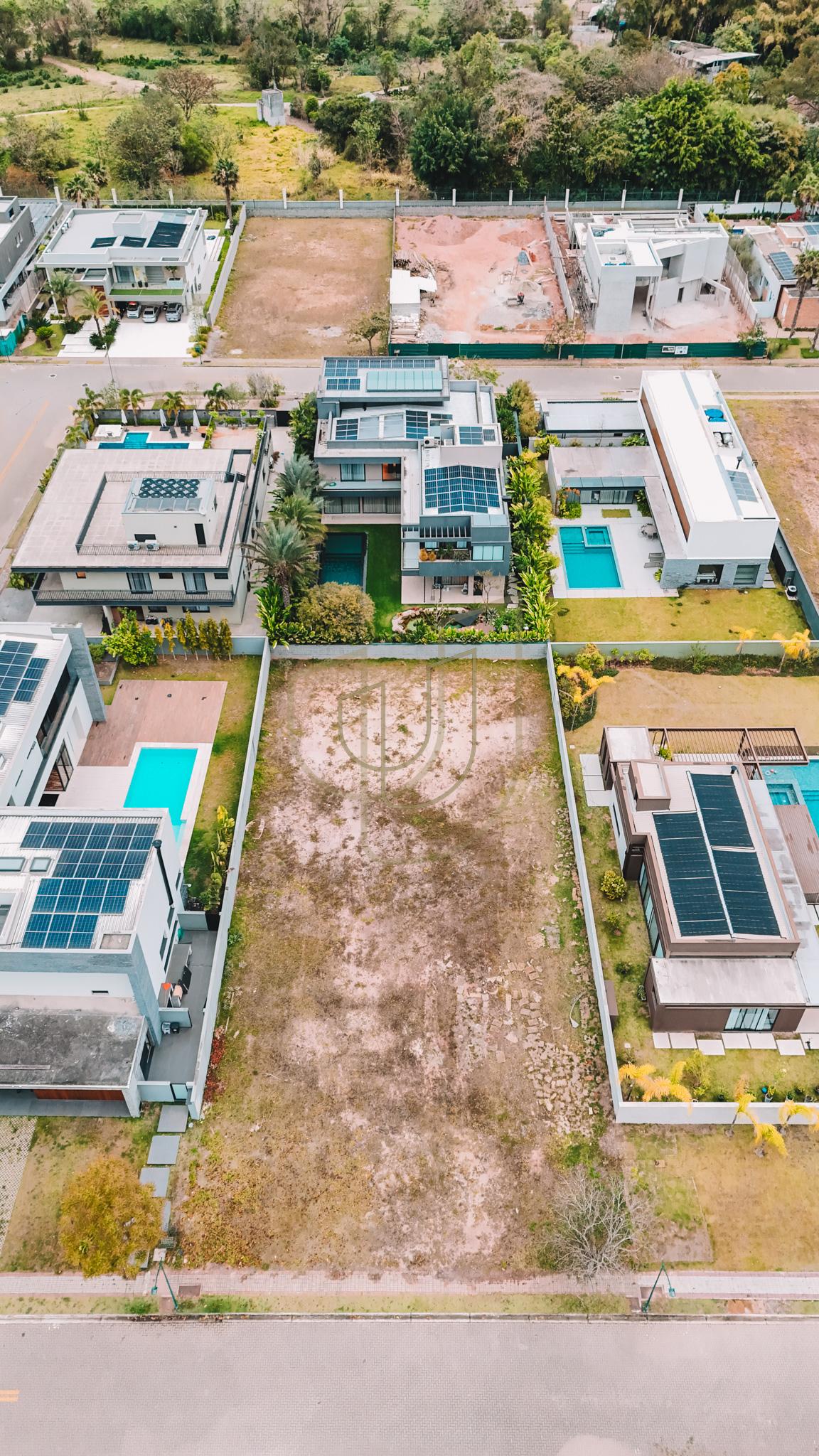 Terreno de 1200 m&sup2; no Ch&aacute;cara Serimbura - S&atilde;o Jos&eacute; dos Campos/SP  São José dos Campos - 