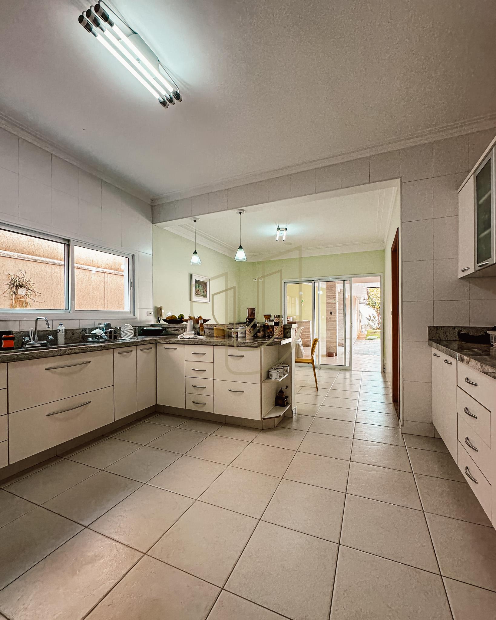 Sobrado Cl&aacute;ssico com 4 su&iacute;tes no Altos da Serra I - S&atilde;o Jos&eacute; dos Campos/SP  São José dos Campos - 